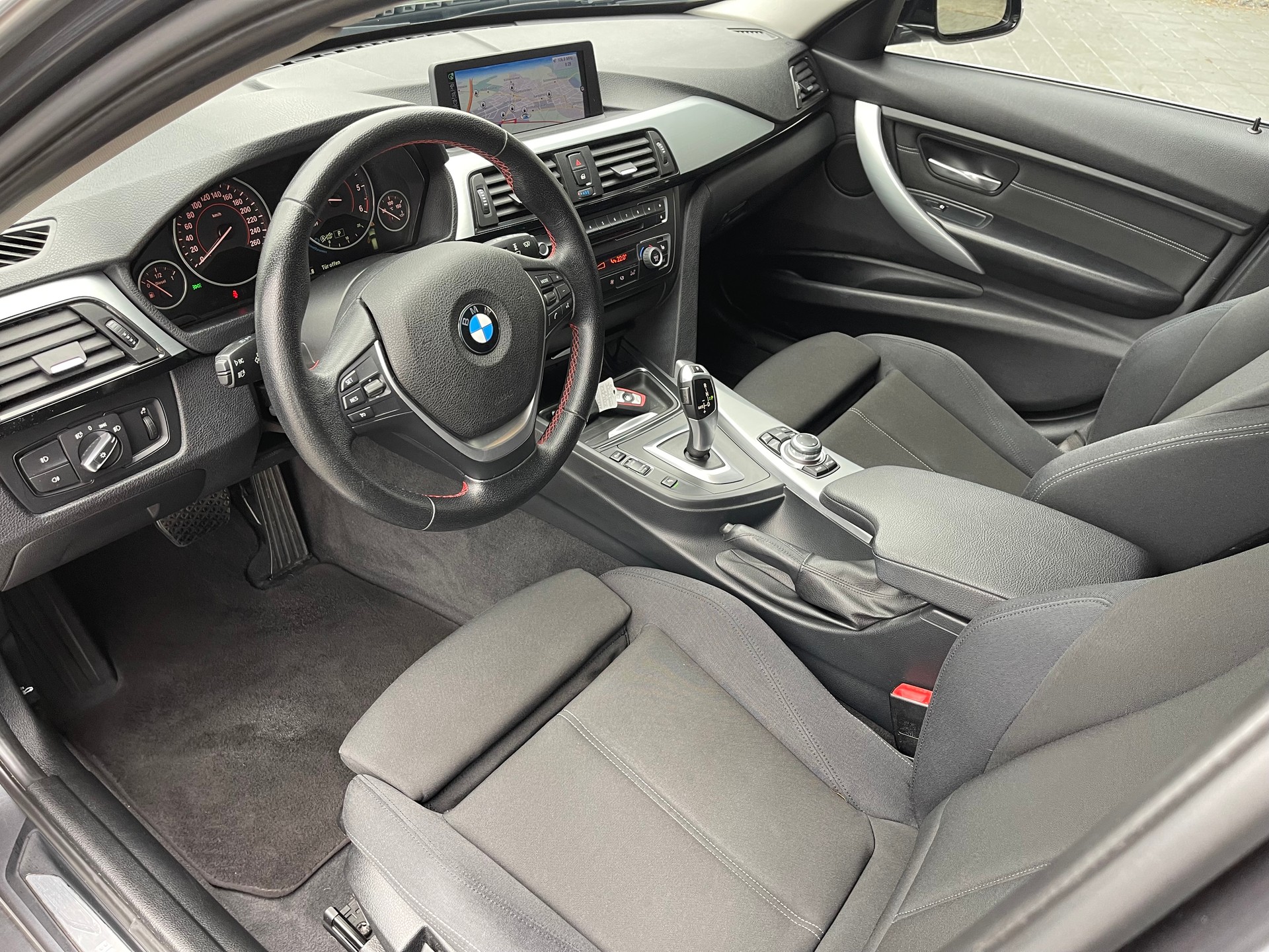 BMW 320d Touring Sport Line Steptronic-image-10