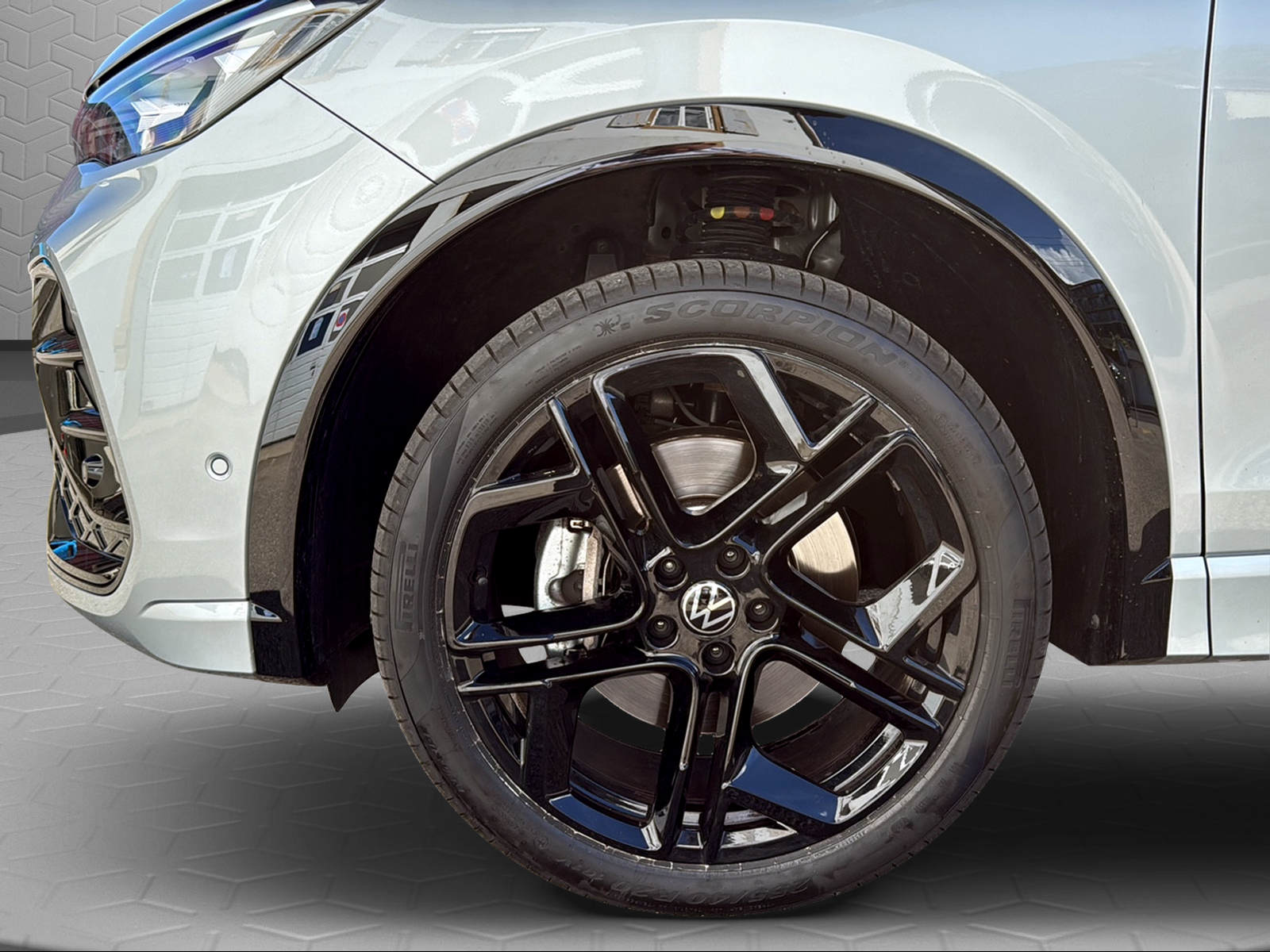 VW Tiguan 2.0 TSI DSG R-Line 4Motion-image-5