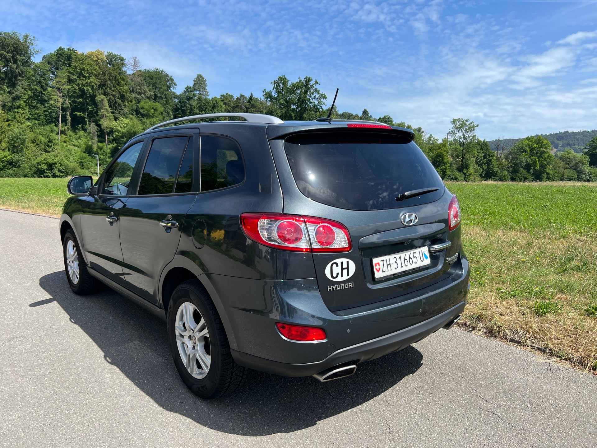 HYUNDAI Santa Fe 2.2 CRDI Swiss Plus Edition 4WD Automatic-image-3