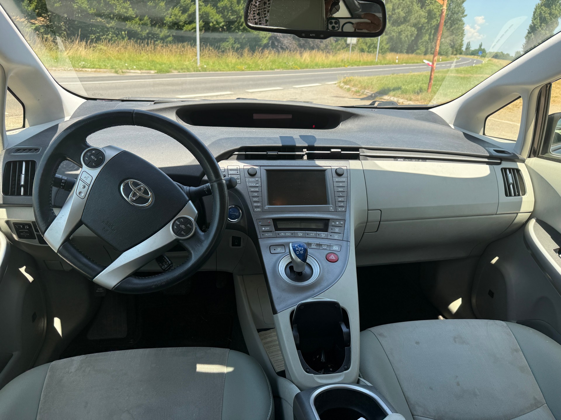 TOYOTA Prius 1.8 16V HSD Luna-image-8