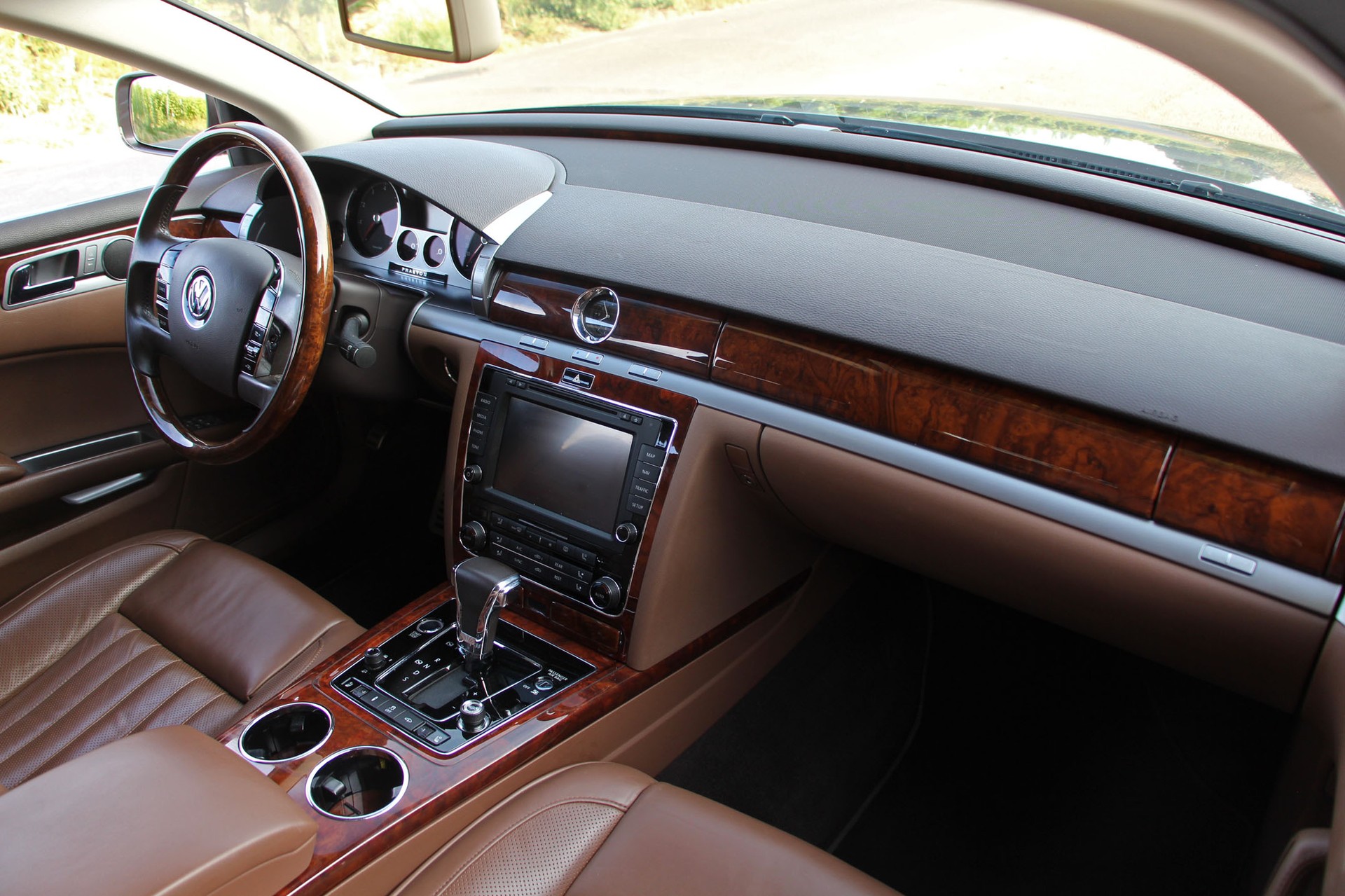 VW Phaeton 4.2 V8 4Motion Tiptronic-image-9