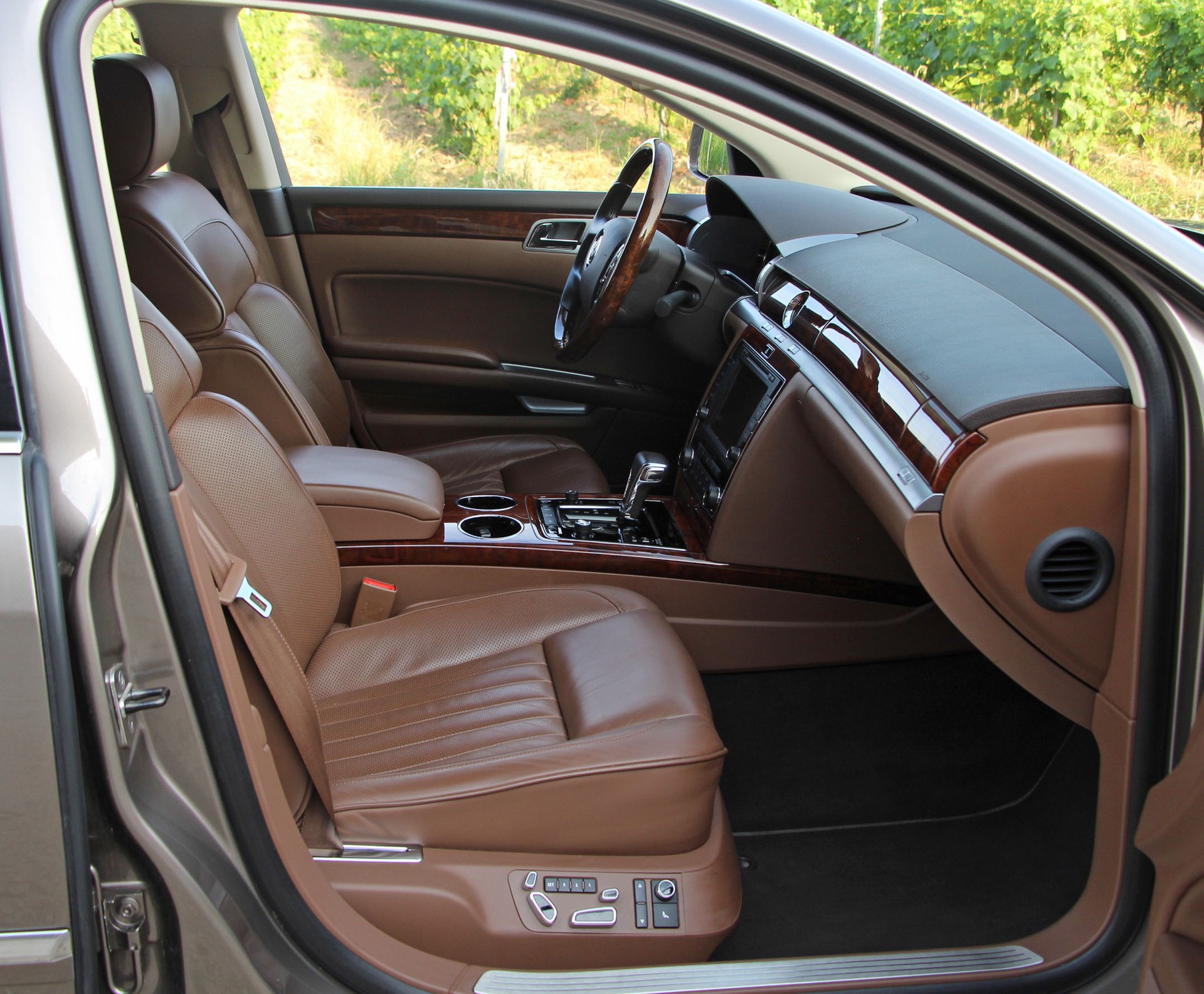 VW Phaeton 4.2 V8 4Motion Tiptronic-image-10