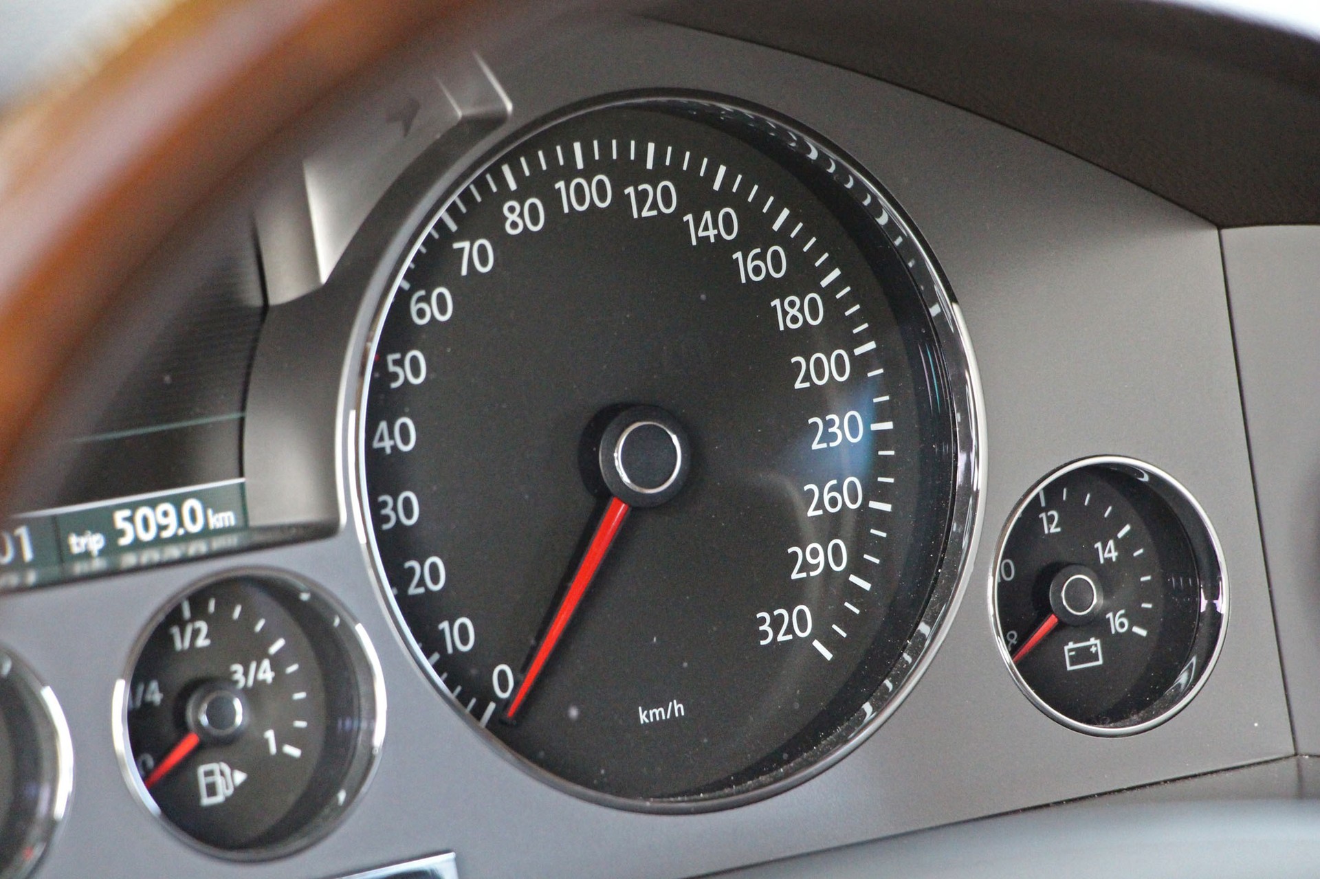 VW Phaeton 4.2 V8 4Motion Tiptronic-image-14