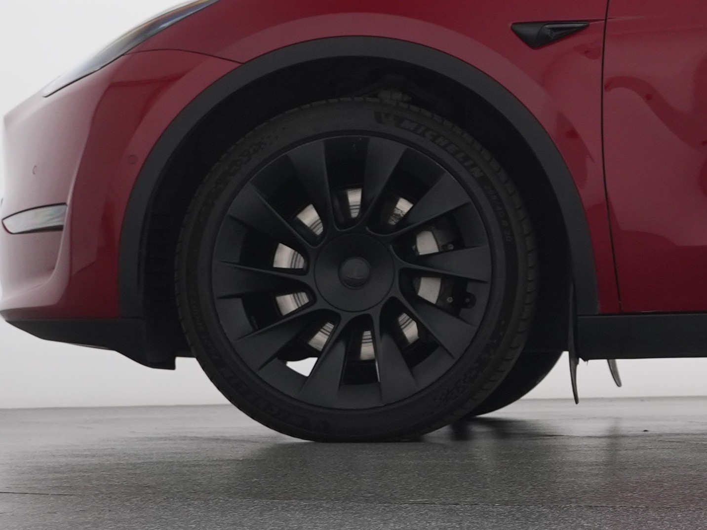 TESLA Model Y Long Range-image-2