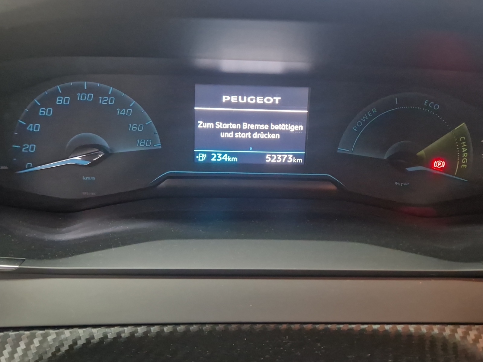 PEUGEOT 208 e-Active-image-1