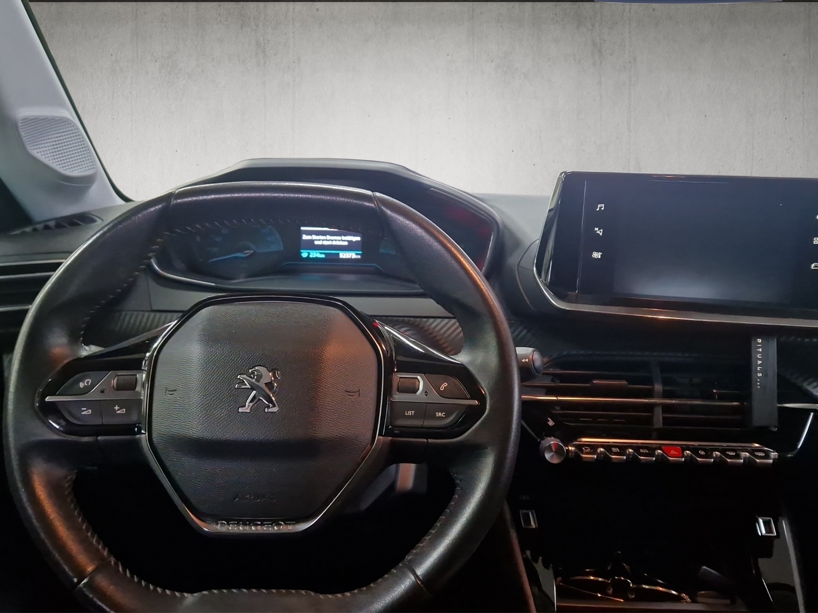 PEUGEOT 208 e-Active-image-2