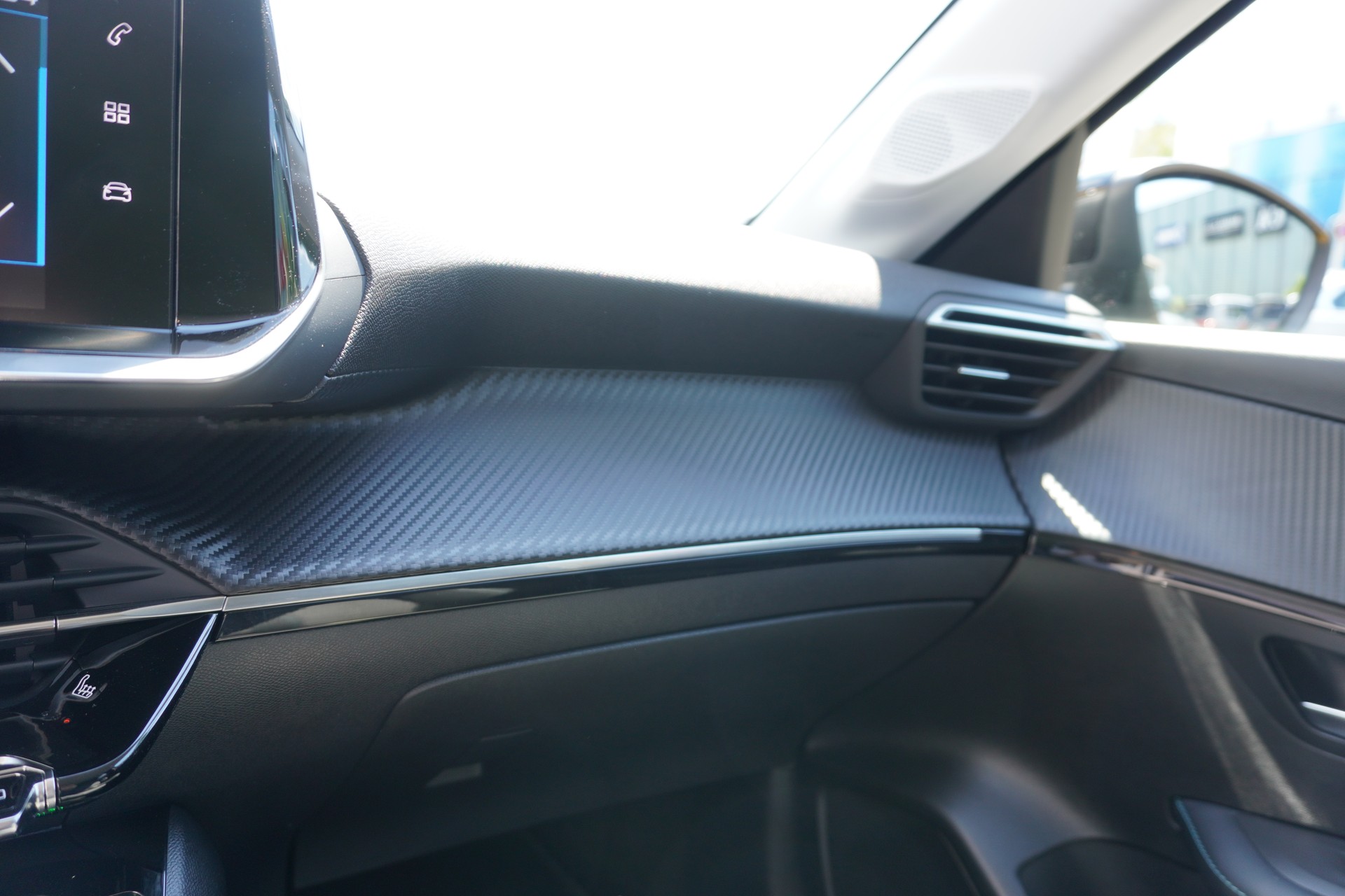 PEUGEOT 208 1.2 PureTech Allure Pack EAT8-image-26