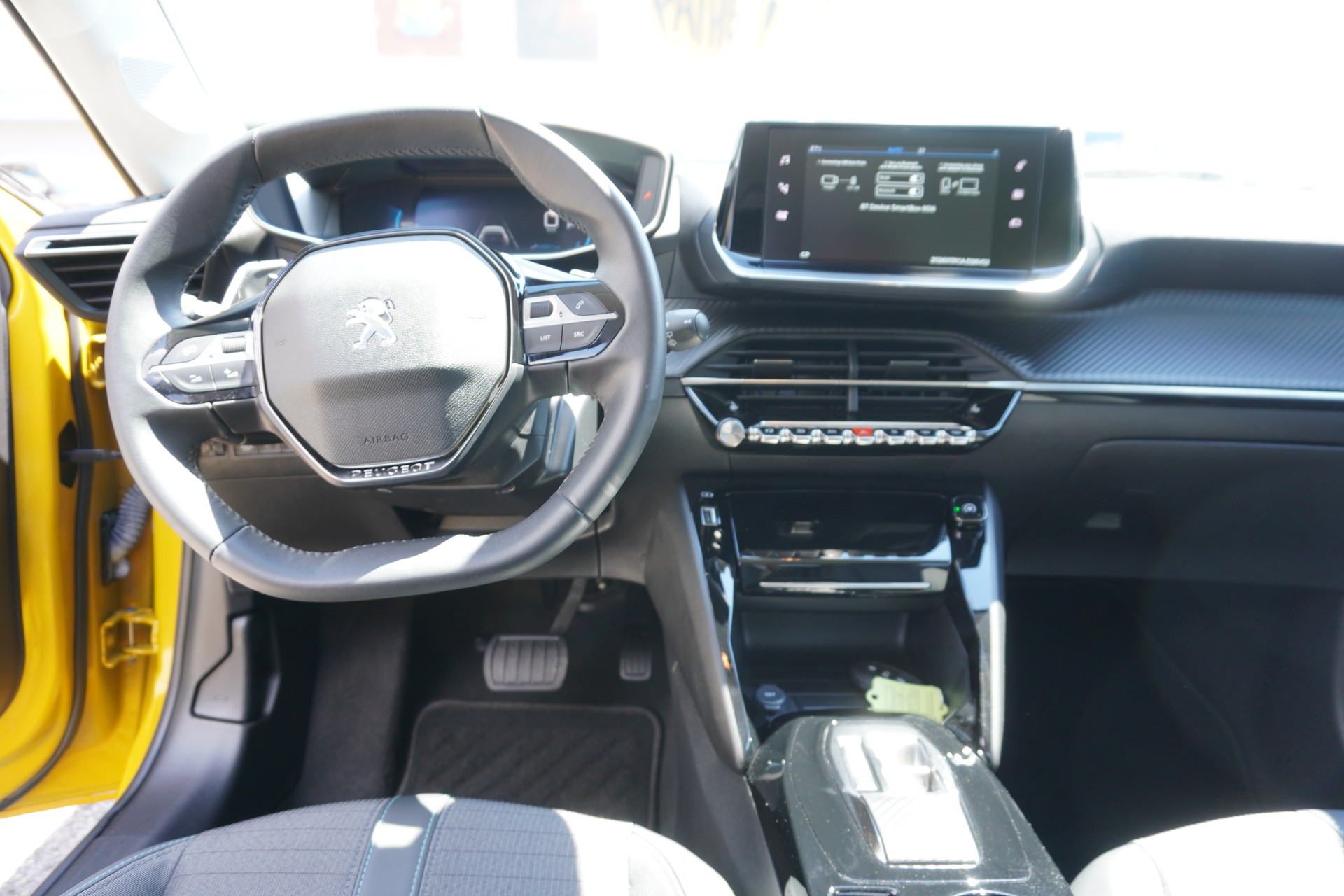 PEUGEOT 208 1.2 PureTech Allure Pack EAT8-image-11
