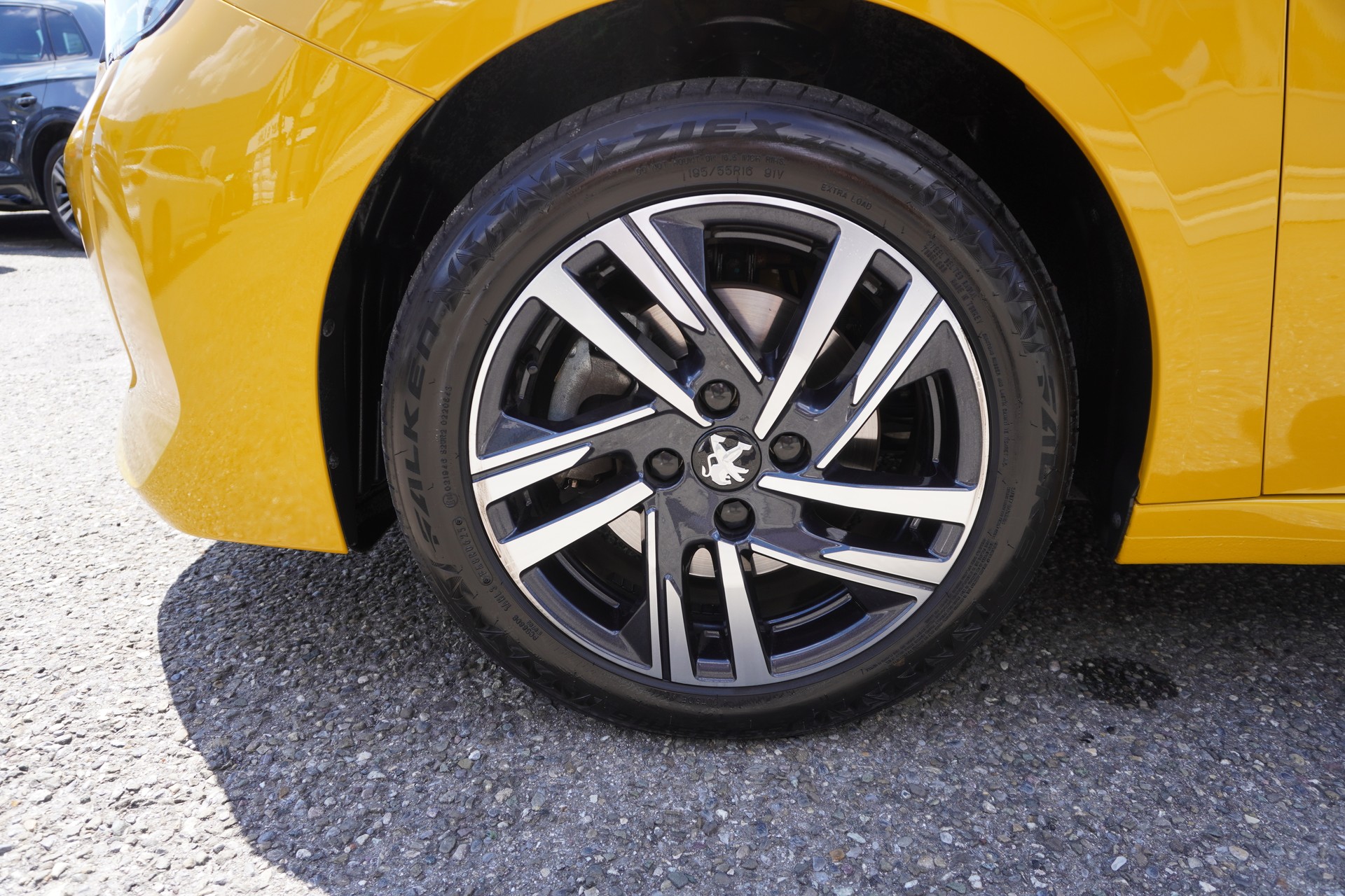 PEUGEOT 208 1.2 PureTech Allure Pack EAT8-image-8