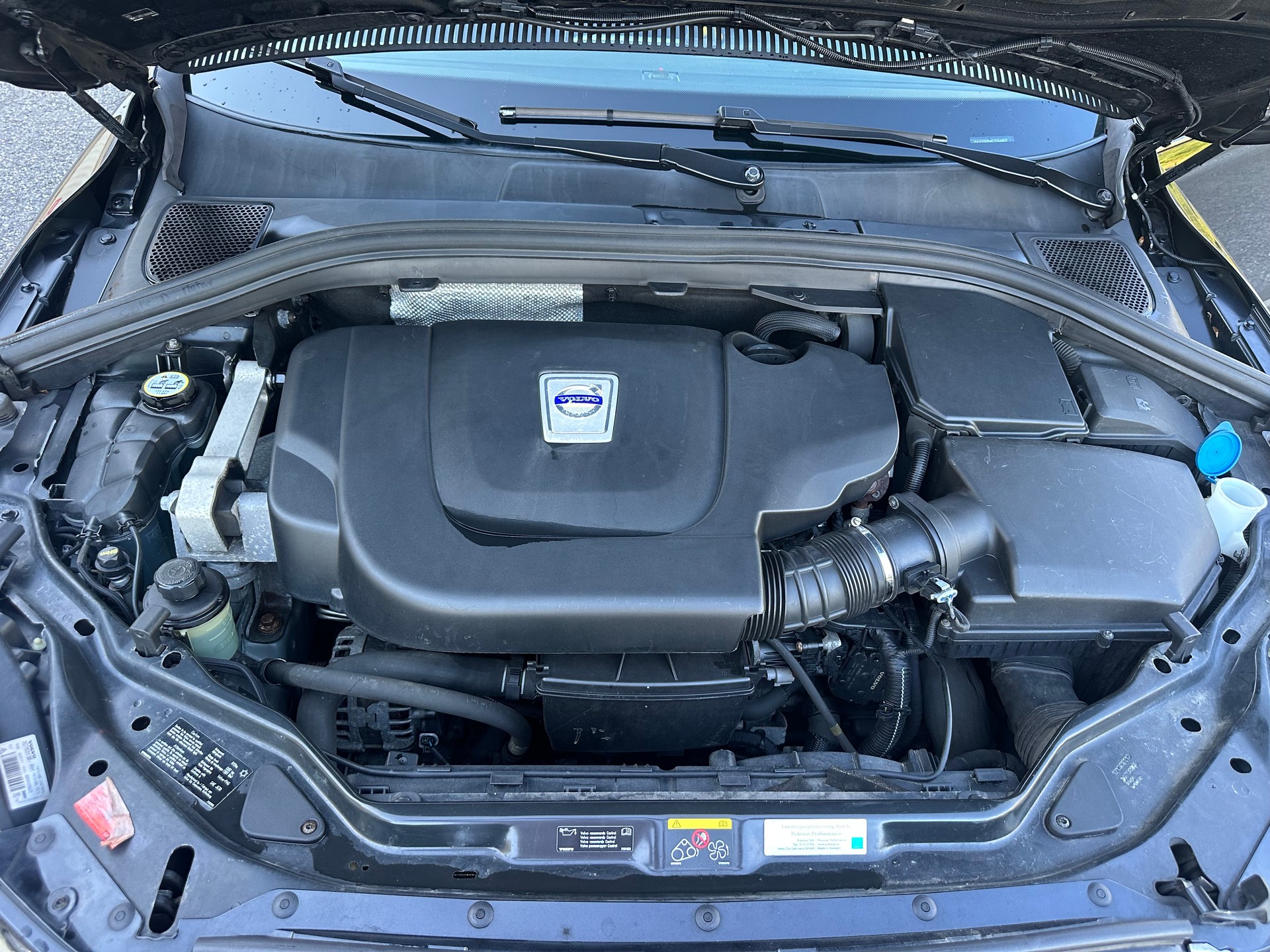 VOLVO XC60 D5 AWD OceanRace Geartronic-image-10