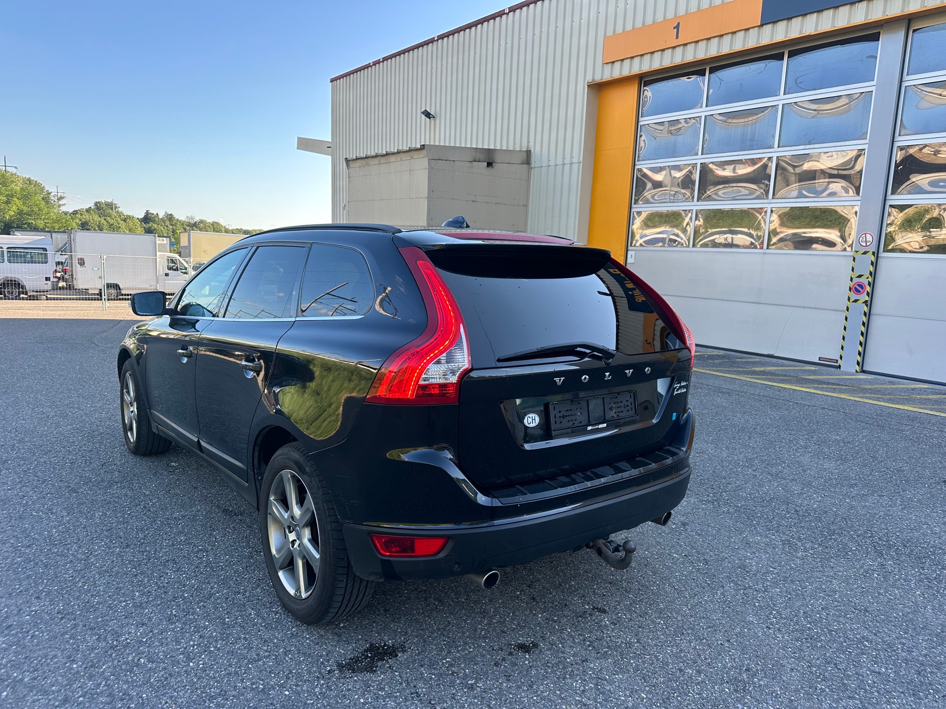 VOLVO XC60 D5 AWD OceanRace Geartronic-image-2
