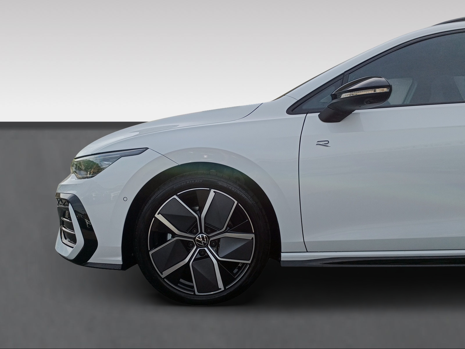 VW Golf Variant 2.0 TSI R-Line DSG 4 Motion-image-2