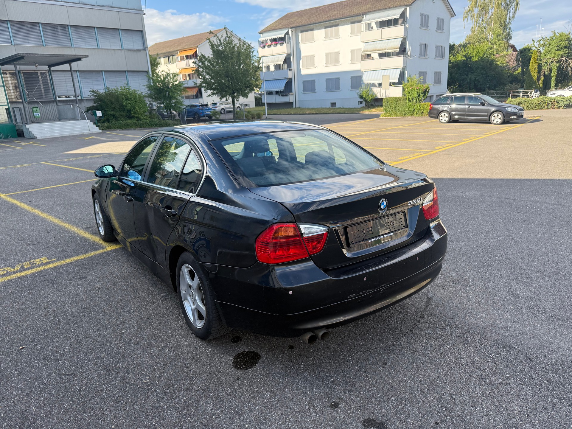 BMW 325i-image-4