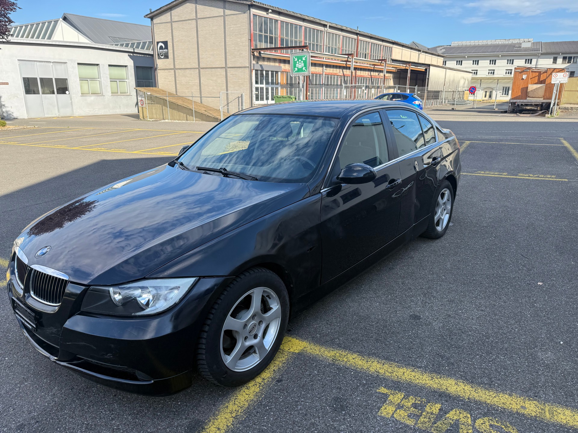 BMW 325i-image-0