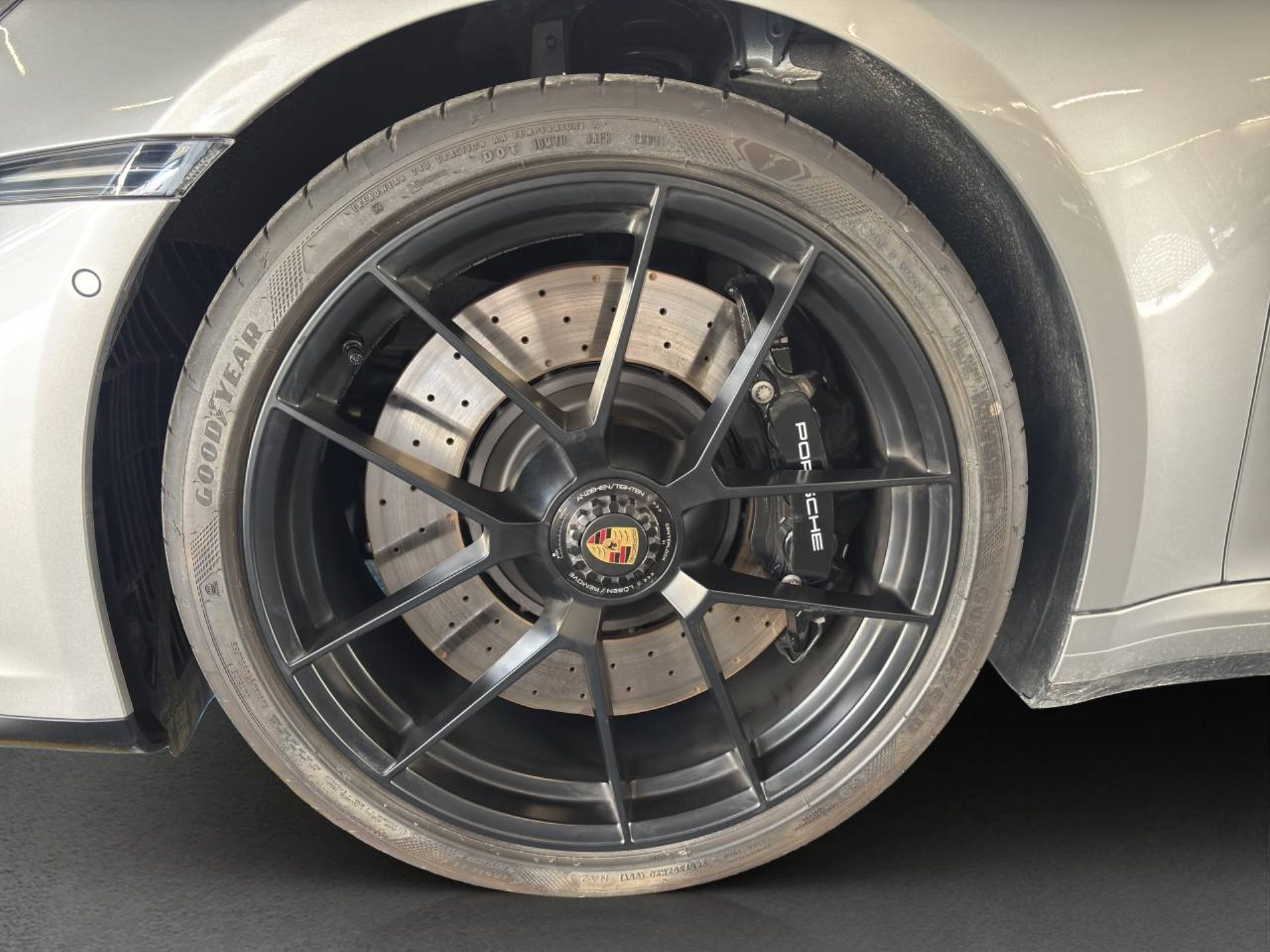 PORSCHE 911 Carrera 4 GTS-image-10