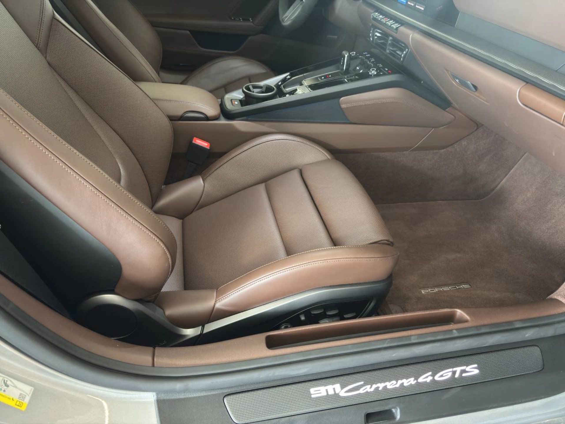 PORSCHE 911 Carrera 4 GTS-image-22