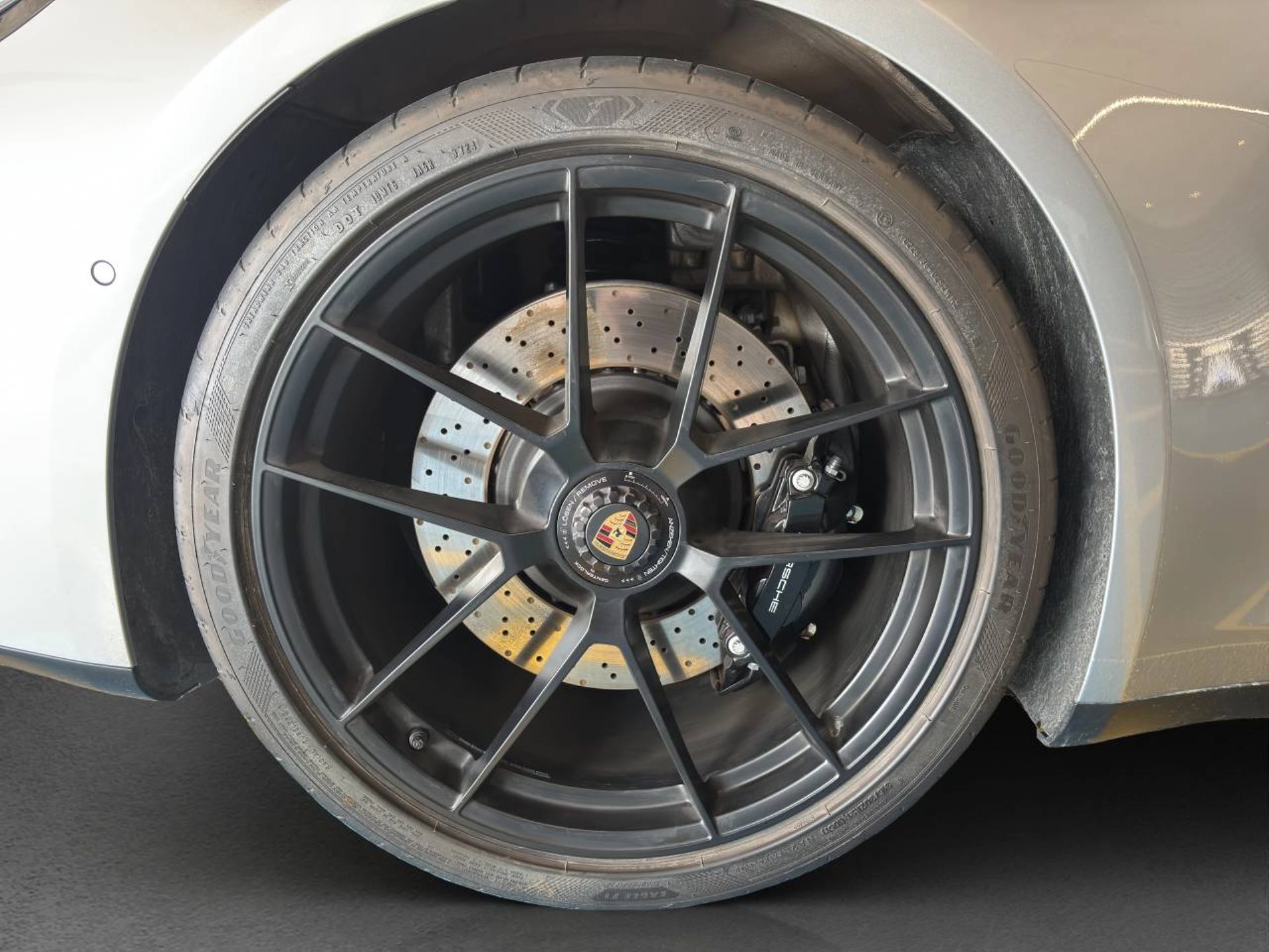 PORSCHE 911 Carrera 4 GTS-image-11