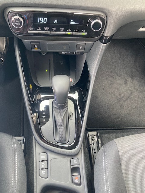 TOYOTA Yaris 1.5 Trend e-CVT-image-13