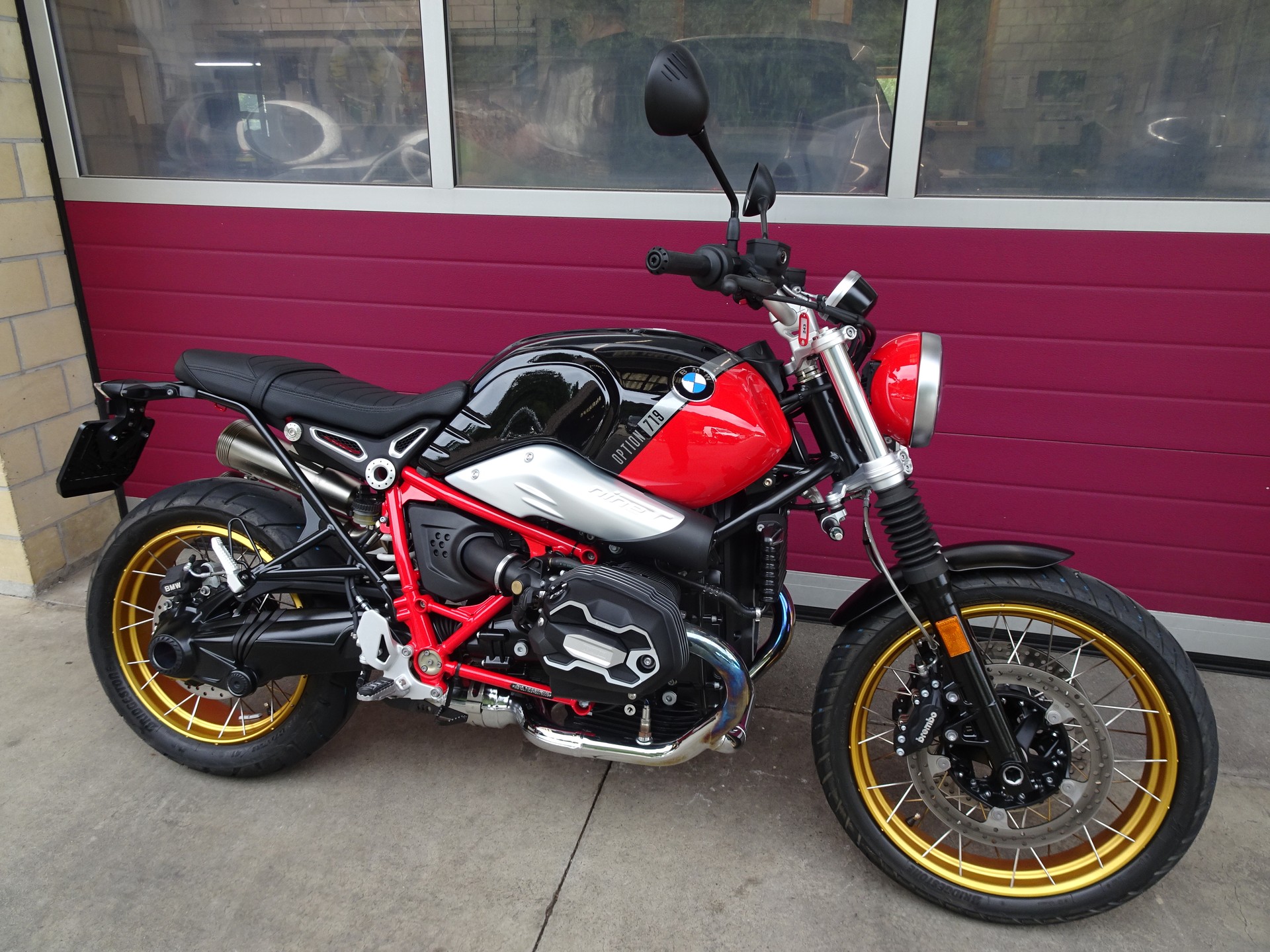 BMW R nineT Scrambler-showroom-element-2