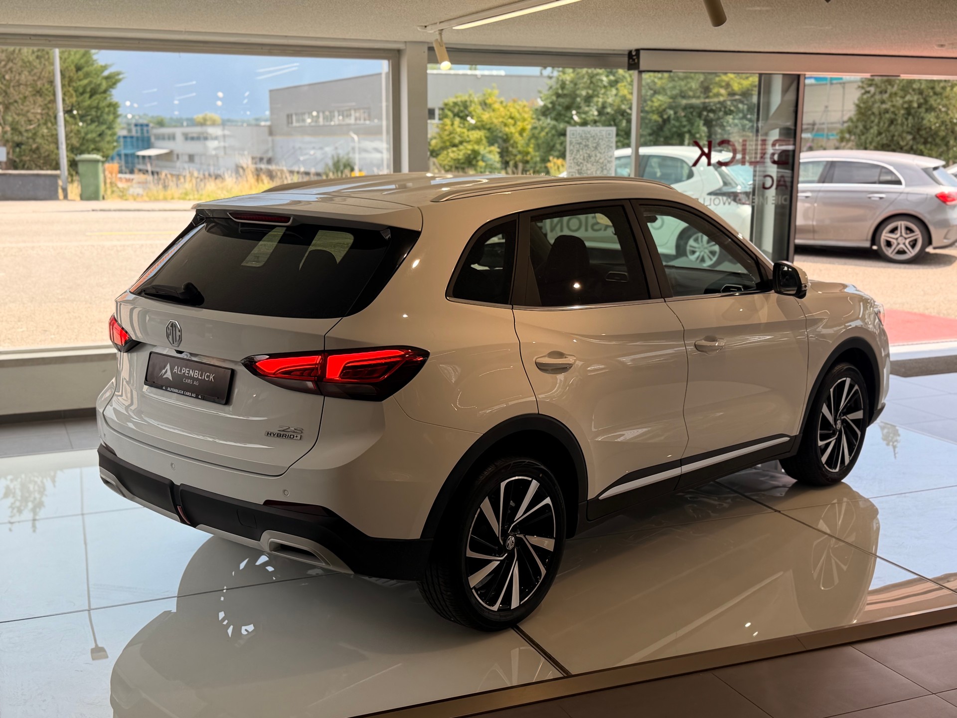 MG ZS 1.5 HEV Luxury-image-8