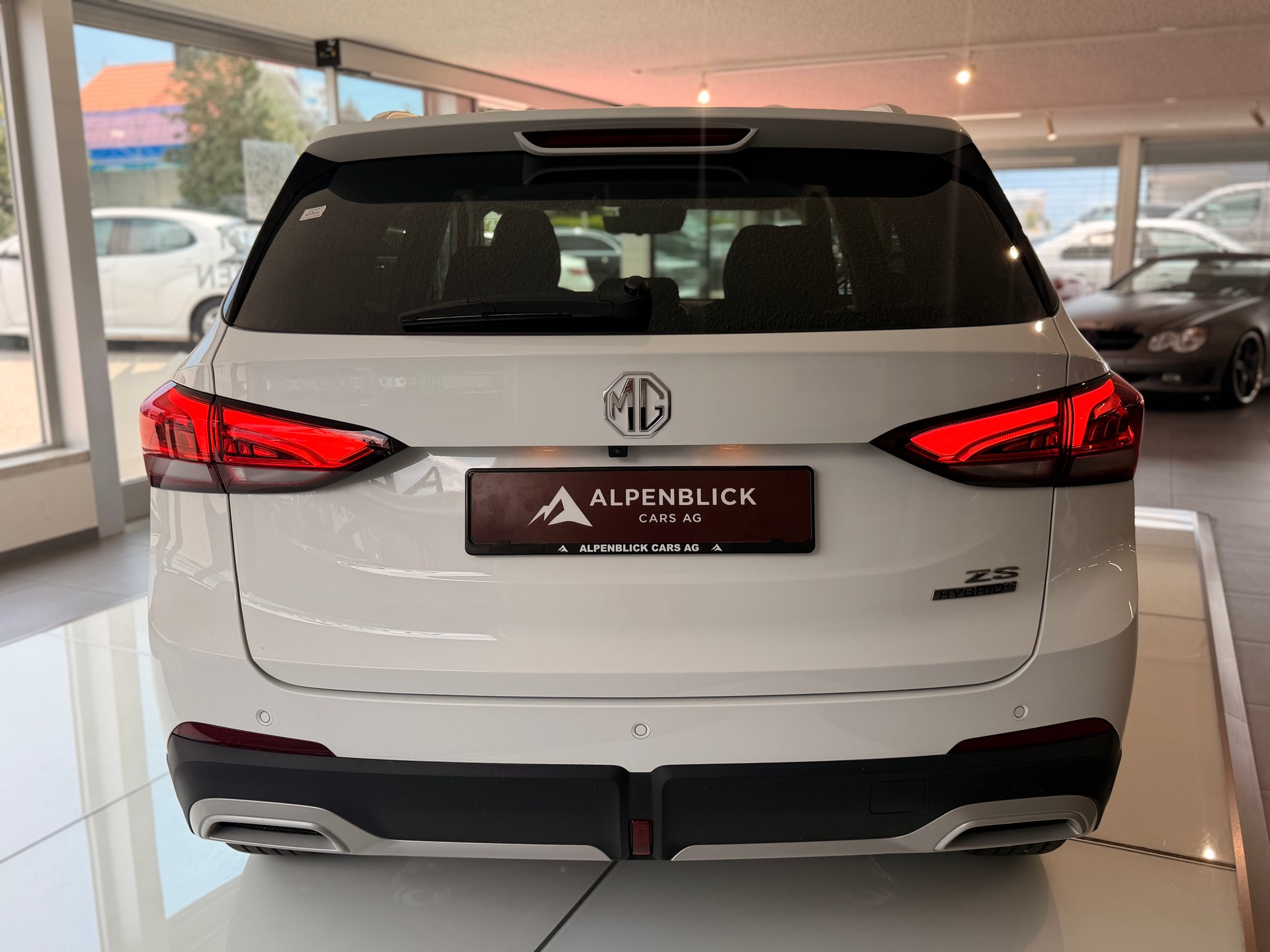 MG ZS 1.5 HEV Luxury-image-10