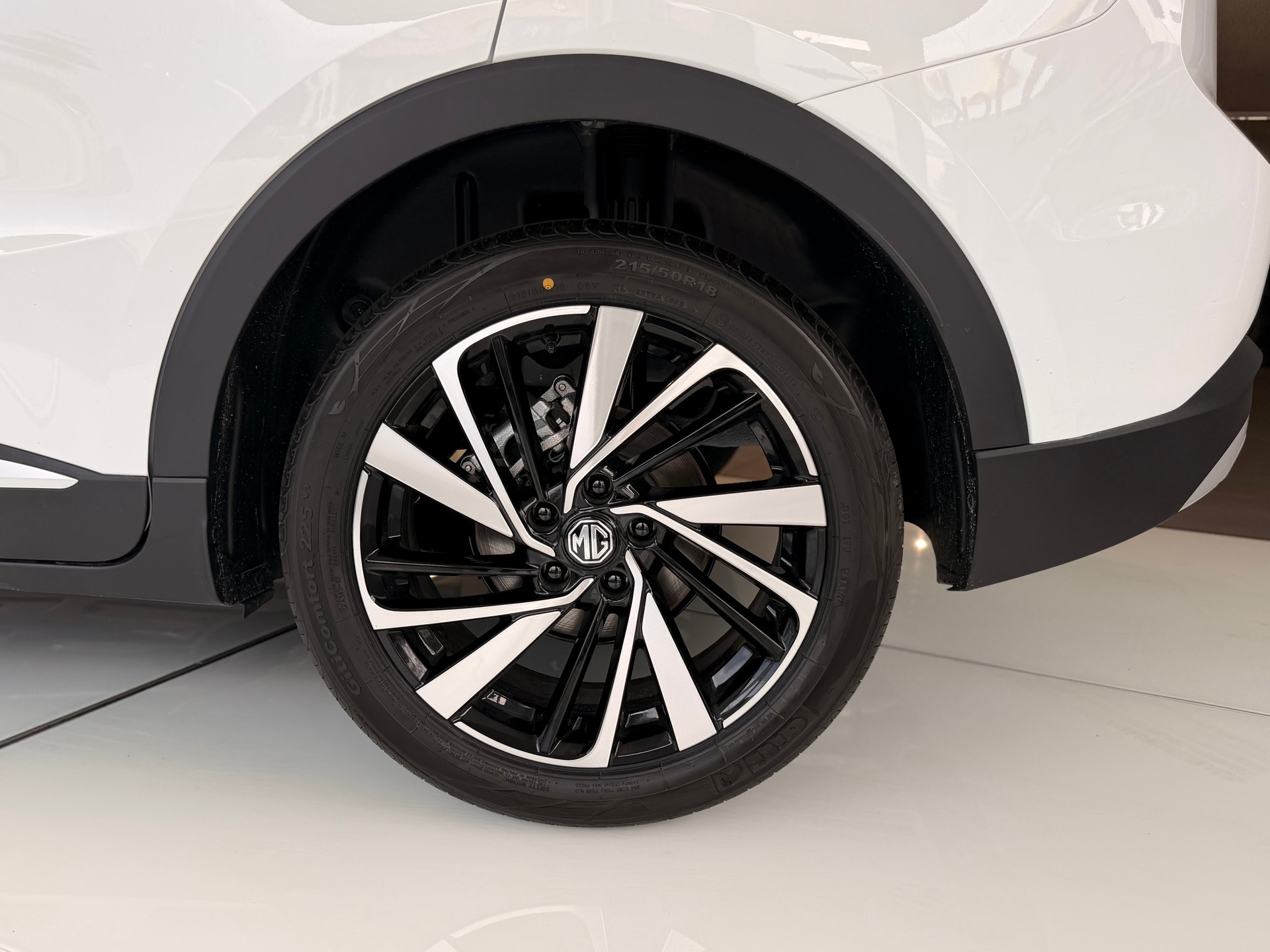 MG ZS 1.5 HEV Luxury-image-15