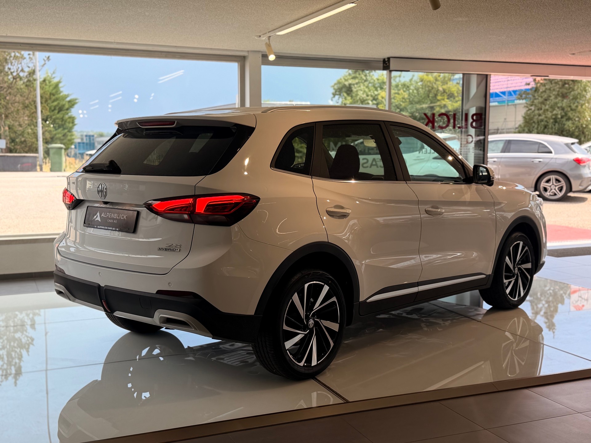 MG ZS 1.5 HEV Luxury-image-7