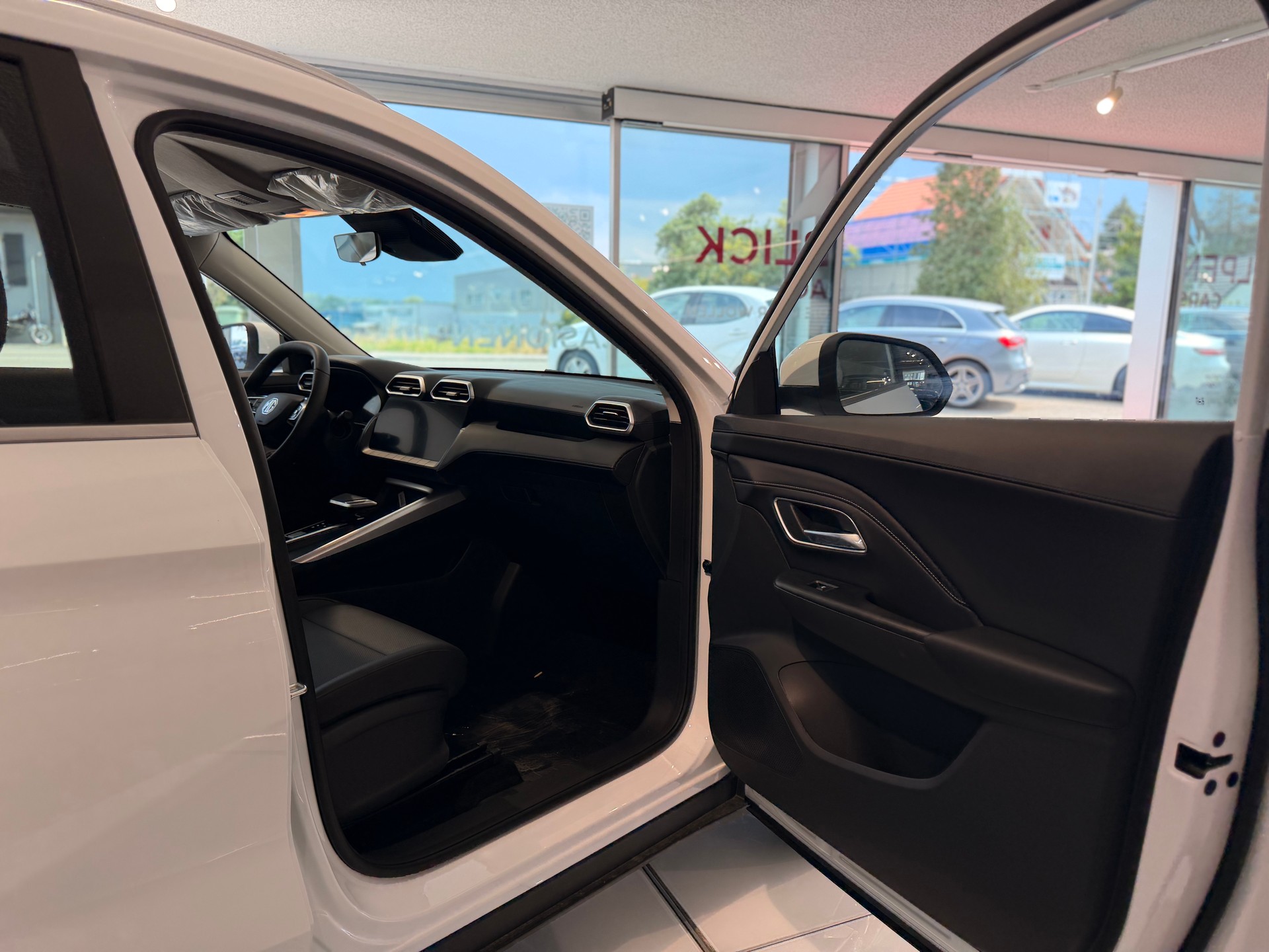 MG ZS 1.5 HEV Luxury-image-24