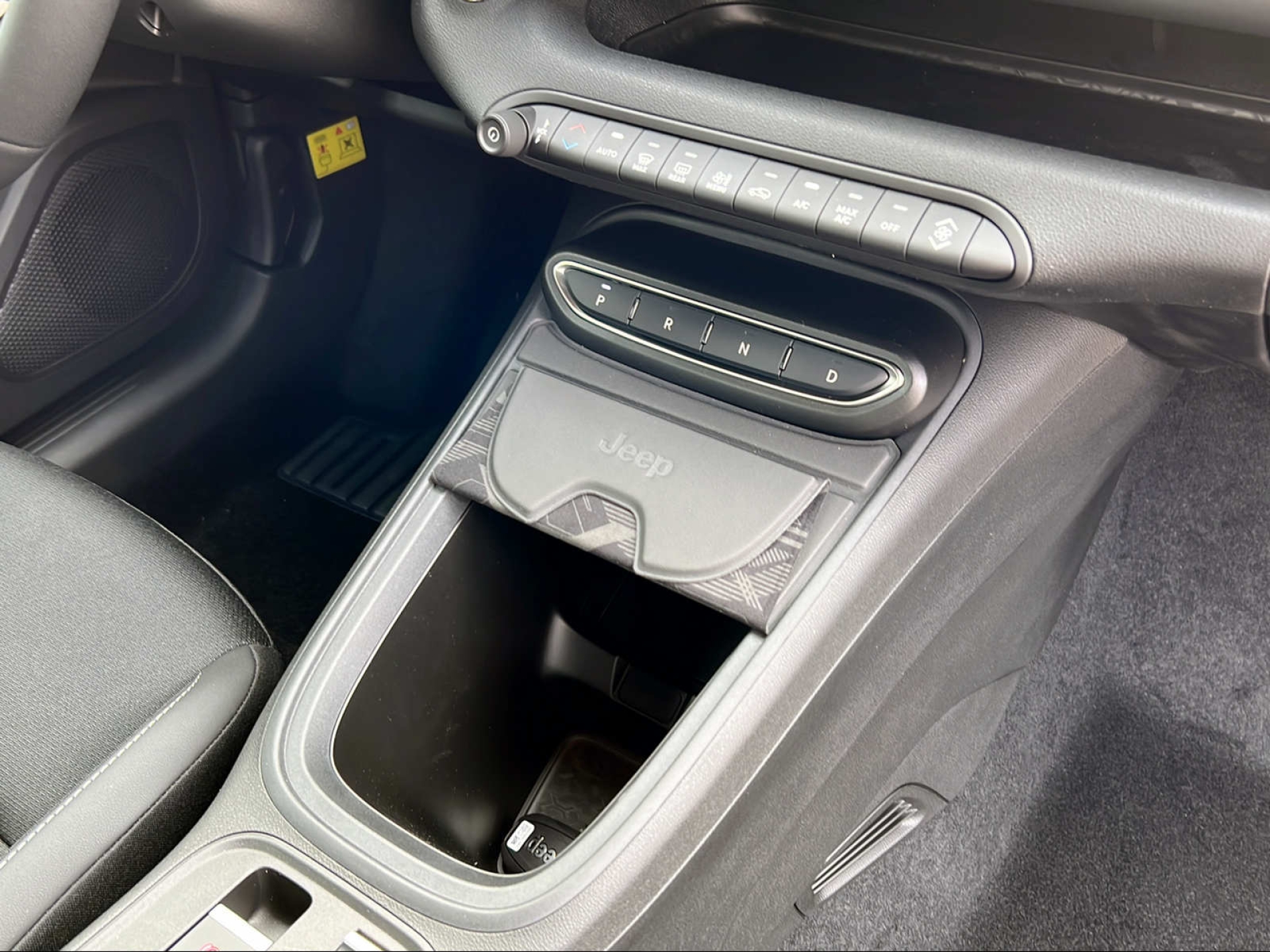 JEEP Avenger 1.2 MHEV Black Edition-image-10