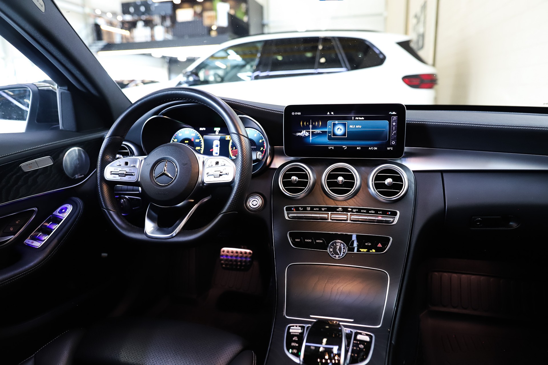 MERCEDES-BENZ C 300 AMG Line 9G-Tronic-image-15