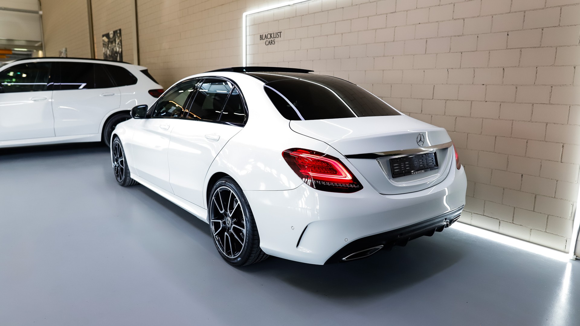 MERCEDES-BENZ C 300 AMG Line 9G-Tronic-image-4