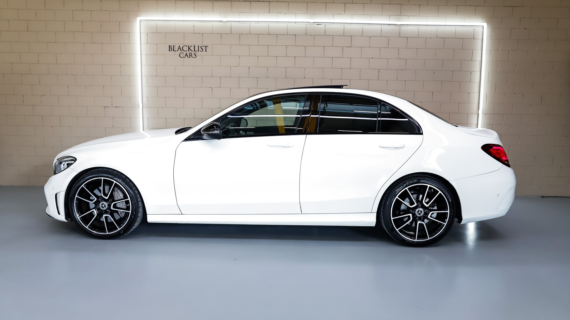 MERCEDES-BENZ C 300 AMG Line 9G-Tronic-showroom-element-3