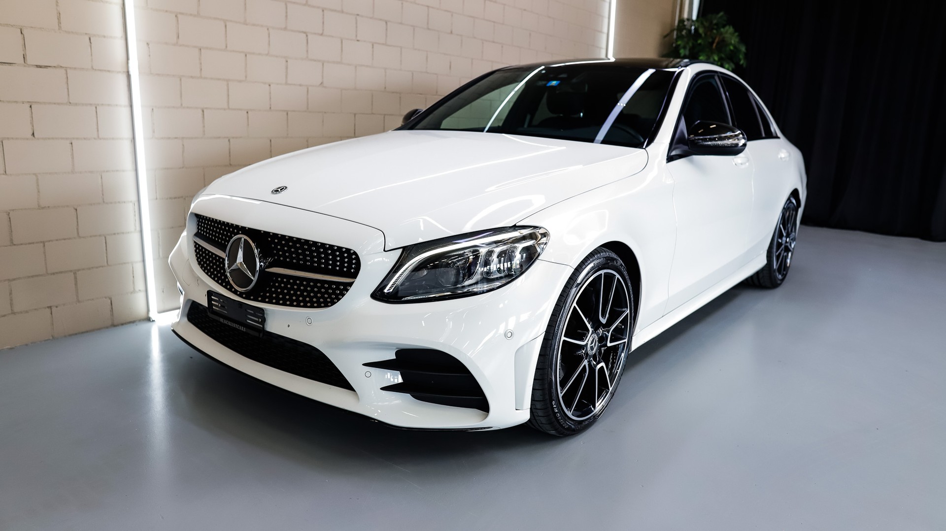 MERCEDES-BENZ C 300 AMG Line 9G-Tronic-showroom-element-1