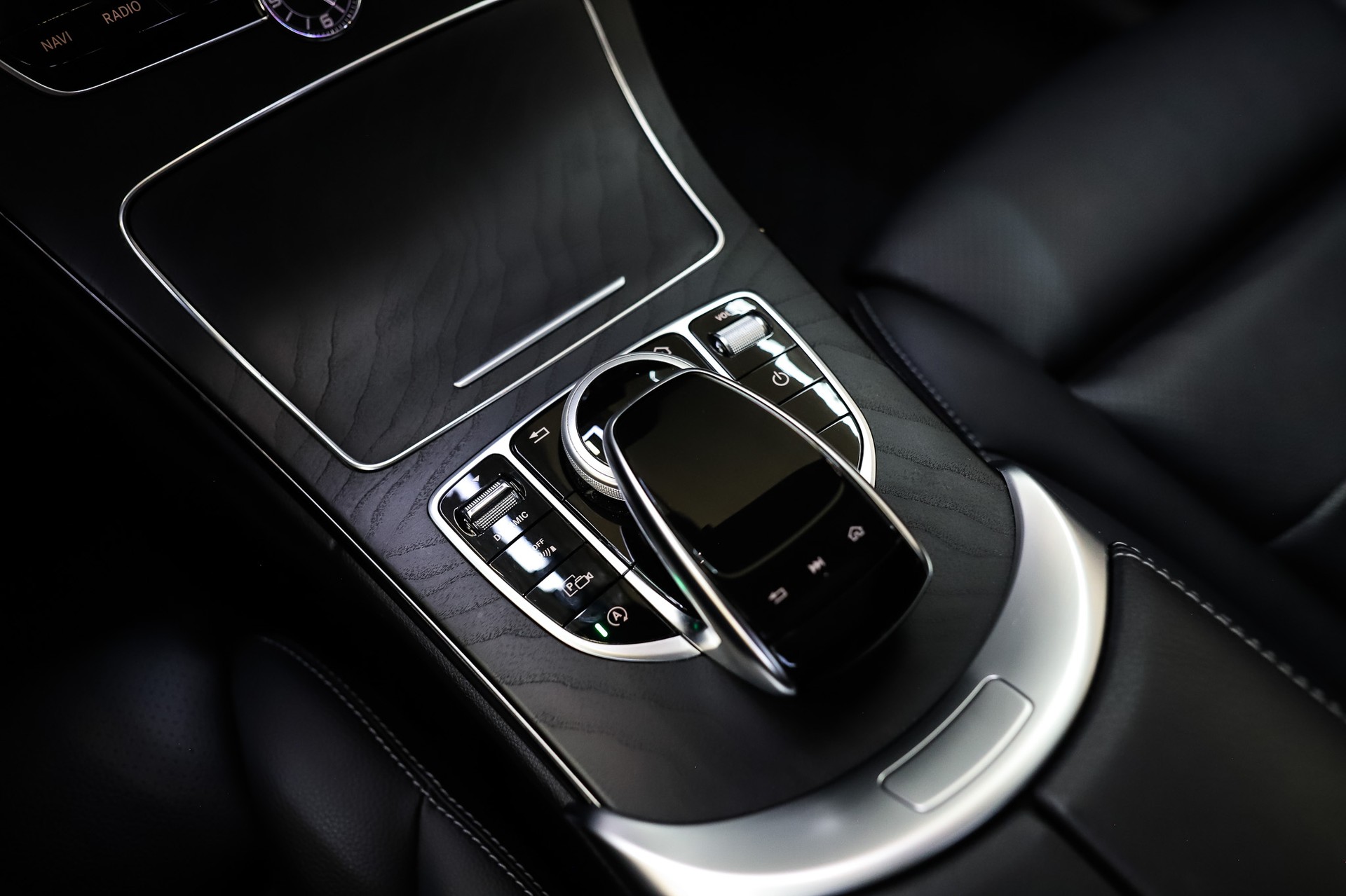 MERCEDES-BENZ C 300 AMG Line 9G-Tronic-image-11