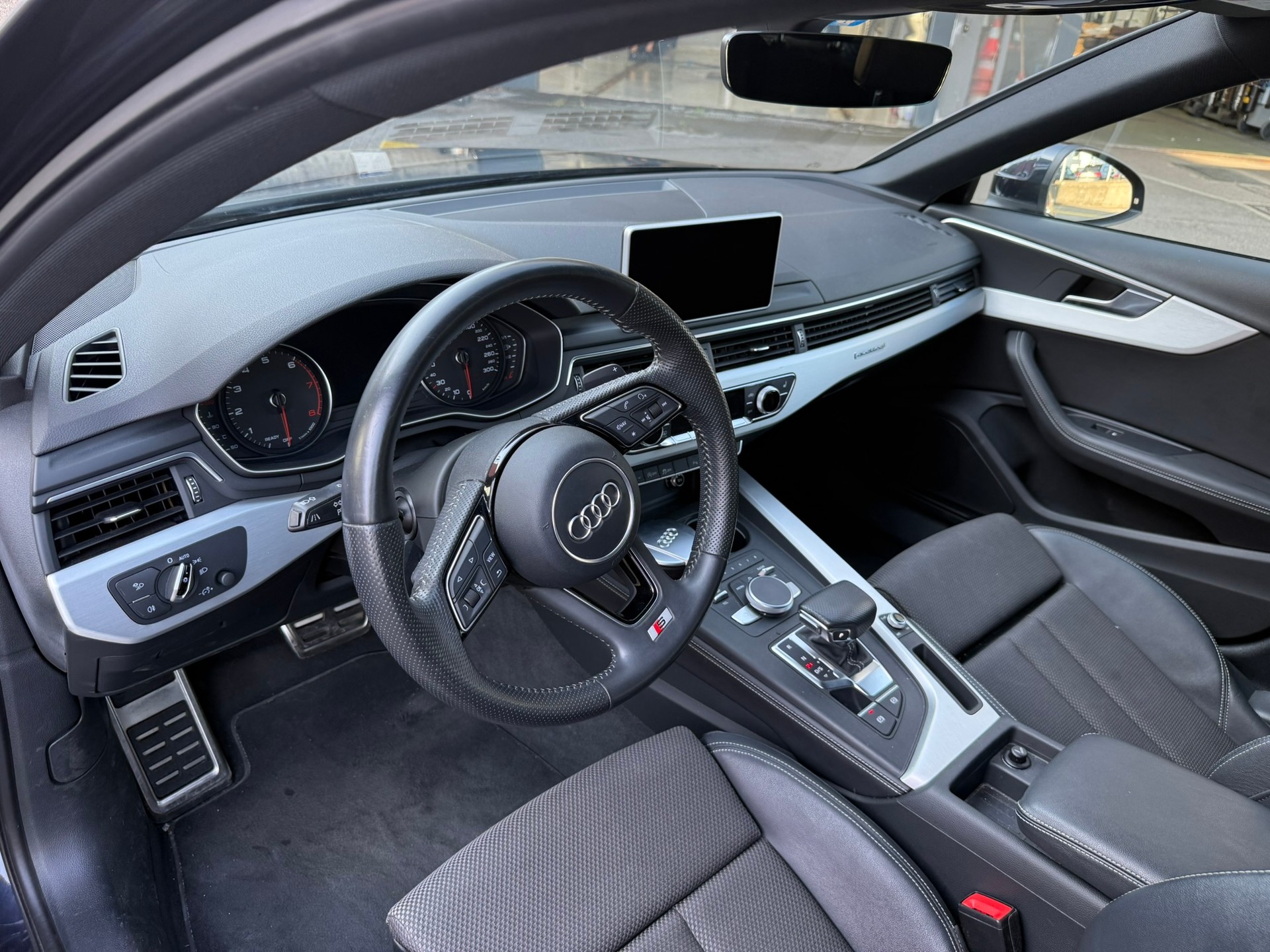 AUDI A4 Avant 2.0 TFSI Sport quattro S-tronic, Mondscheinblau Metallic, 8-fach bereift-image-11