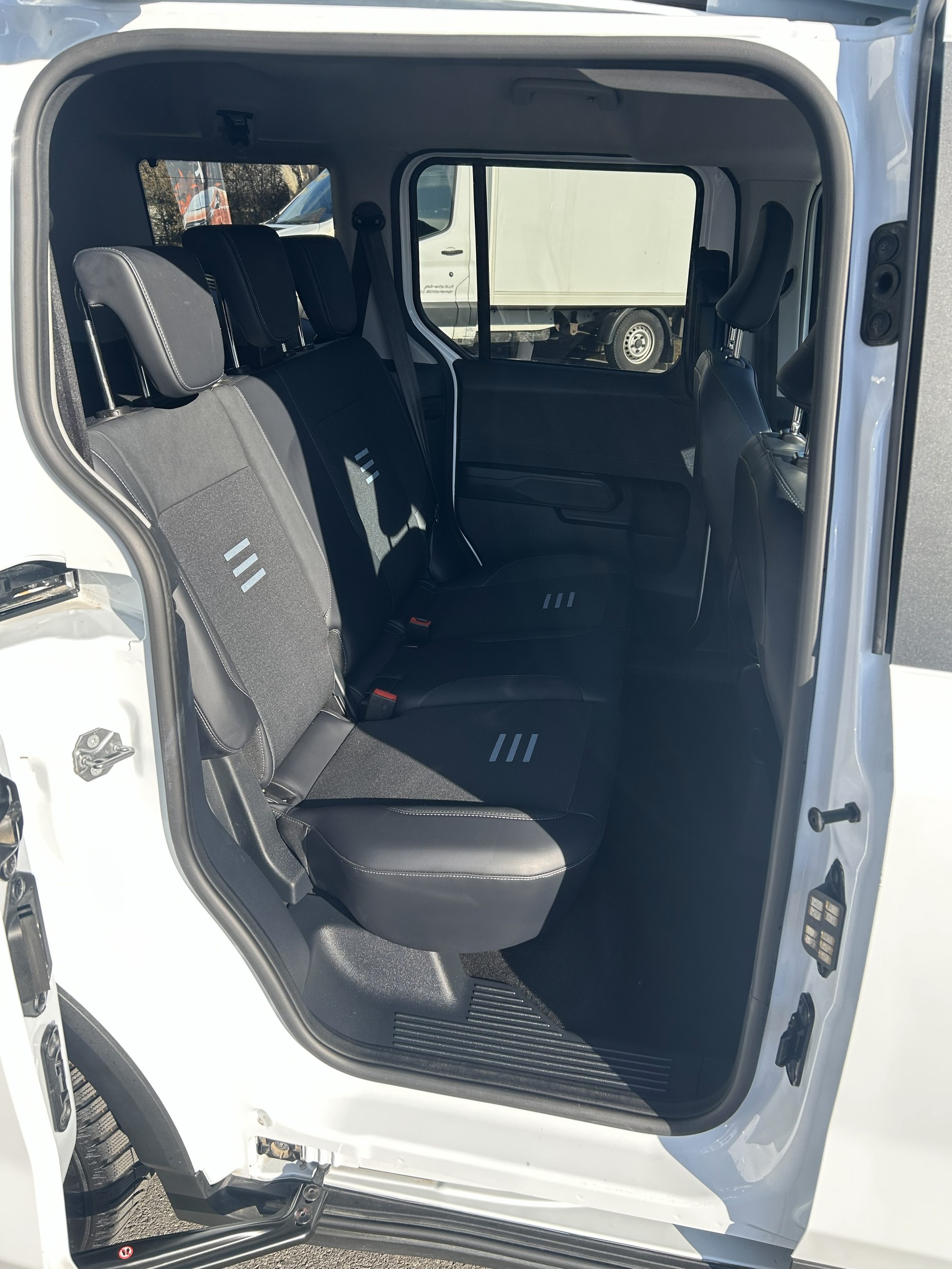 FORD Tourneo Courier 1.0 EcoBoost Active Automat-image-5