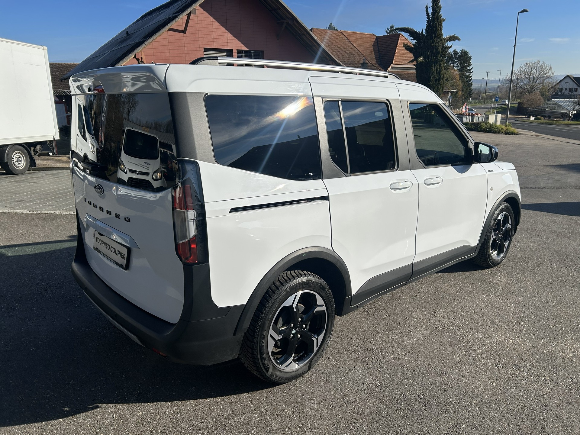 FORD Tourneo Courier 1.0 EcoBoost Active Automat-image-2