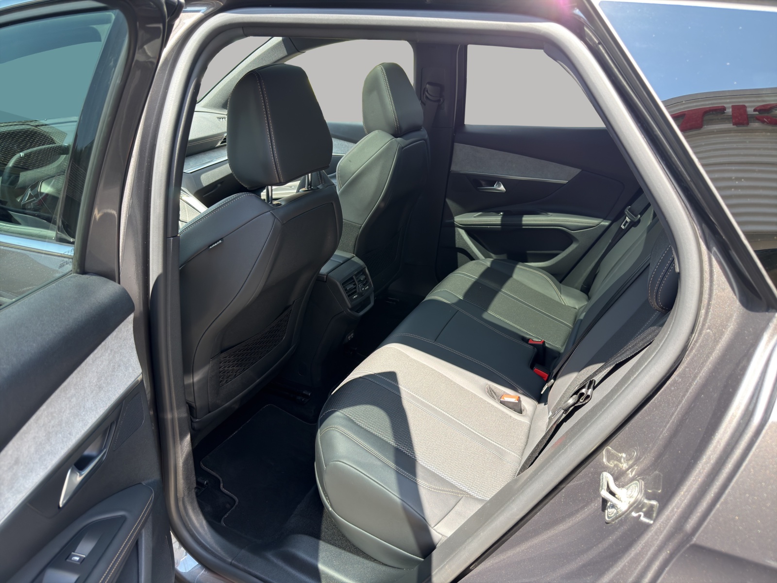 PEUGEOT 3008 1.6 Plug-in Hybrid GT-image-4