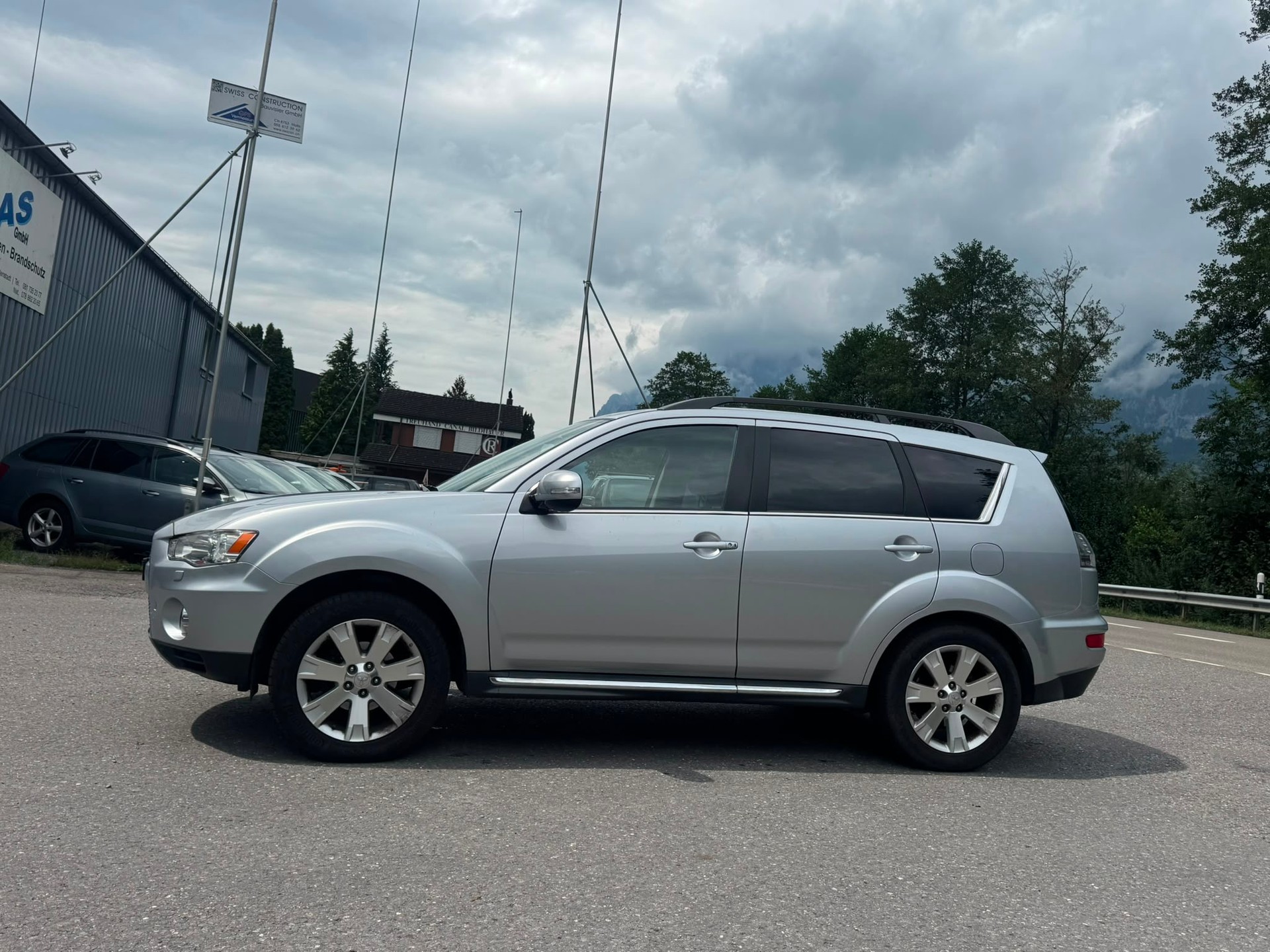 MITSUBISHI Outlander 2.2 DID Navigator 4WD TC-SST-image-3