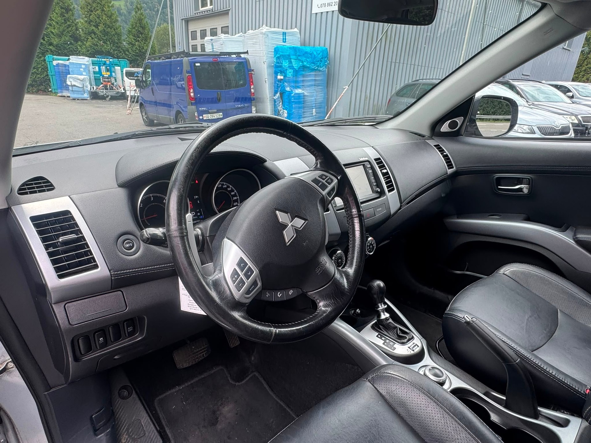 MITSUBISHI Outlander 2.2 DID Navigator 4WD TC-SST-image-5