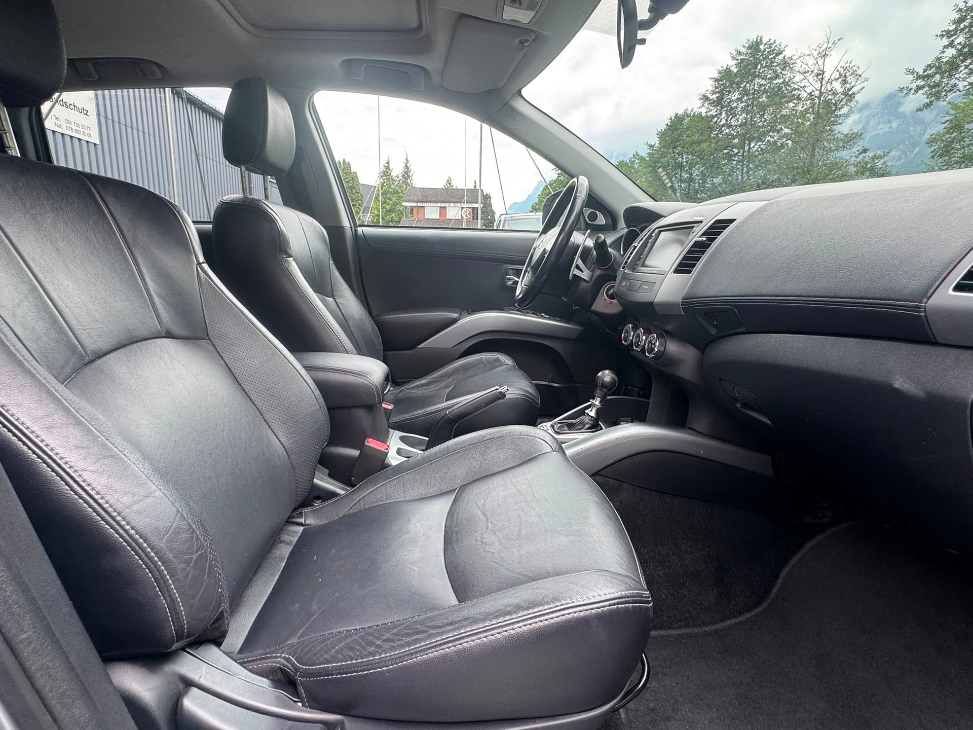 MITSUBISHI Outlander 2.2 DID Navigator 4WD TC-SST-image-15