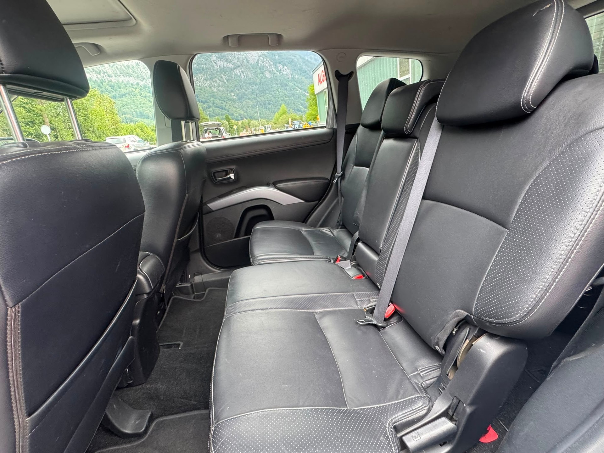 MITSUBISHI Outlander 2.2 DID Navigator 4WD TC-SST-image-13