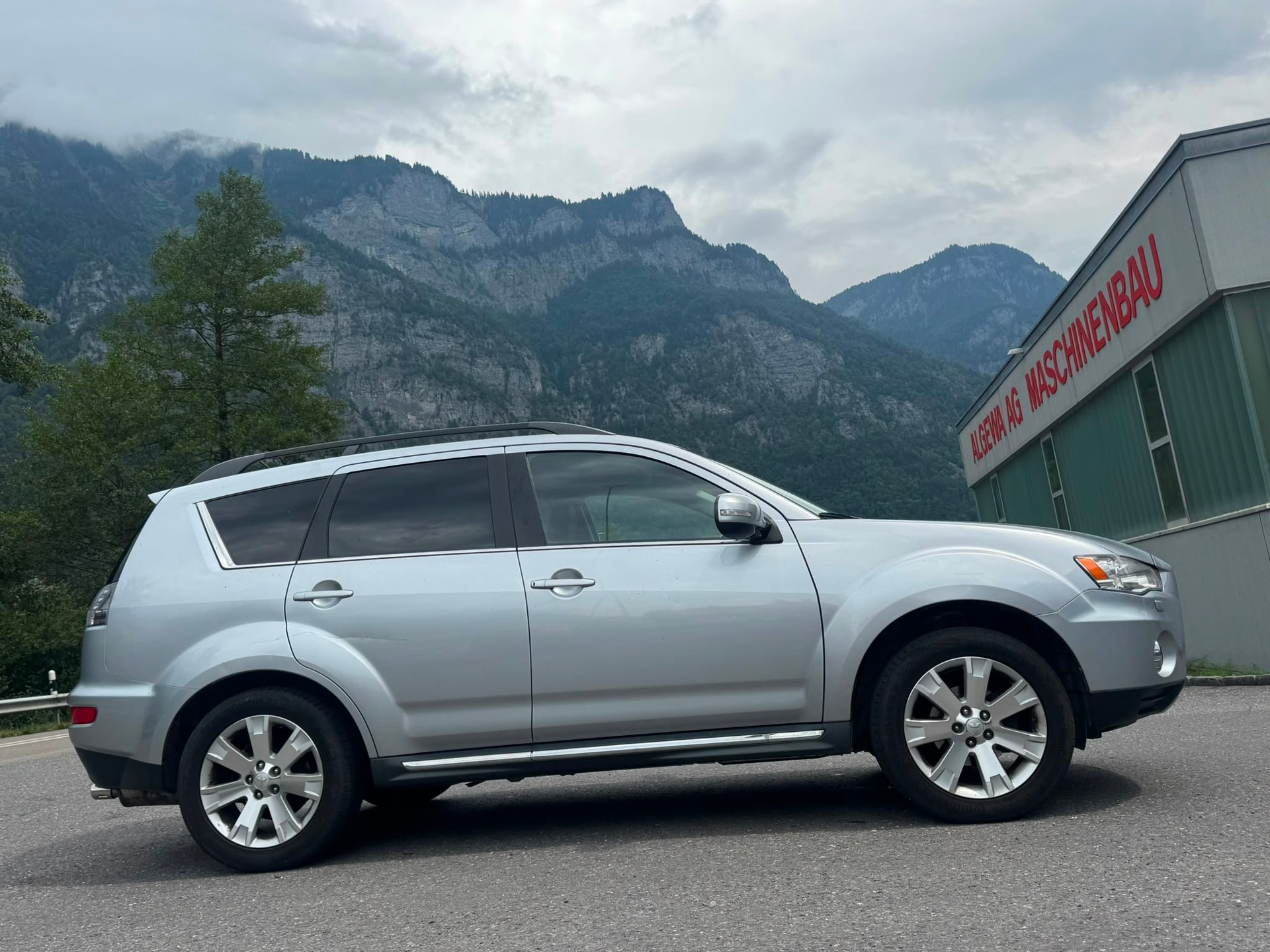 MITSUBISHI Outlander 2.2 DID Navigator 4WD TC-SST-image-1