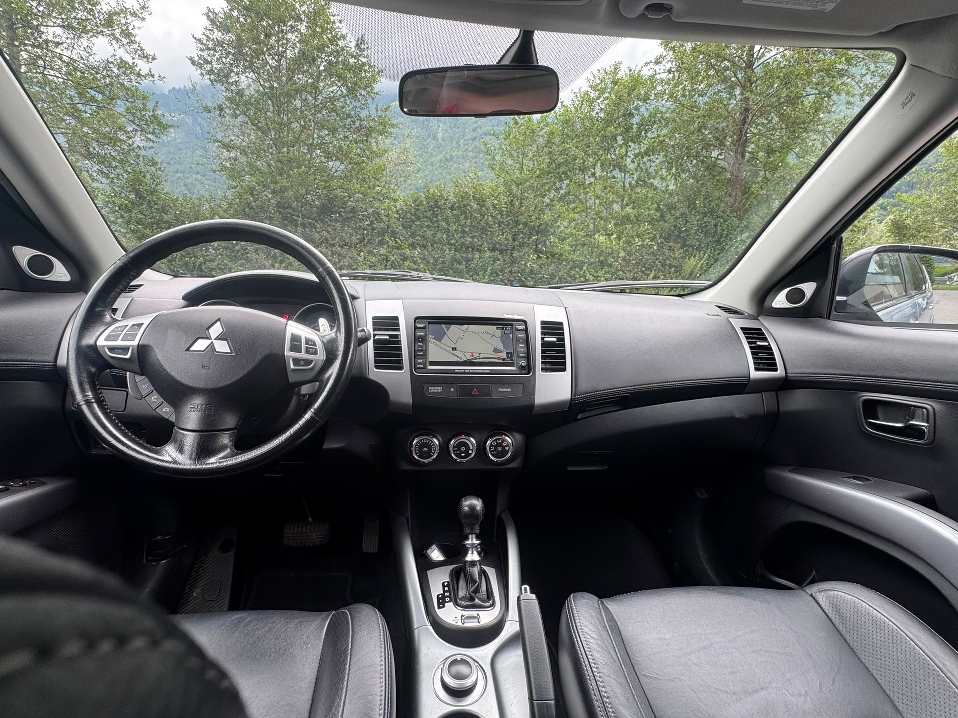 MITSUBISHI Outlander 2.2 DID Navigator 4WD TC-SST-image-12