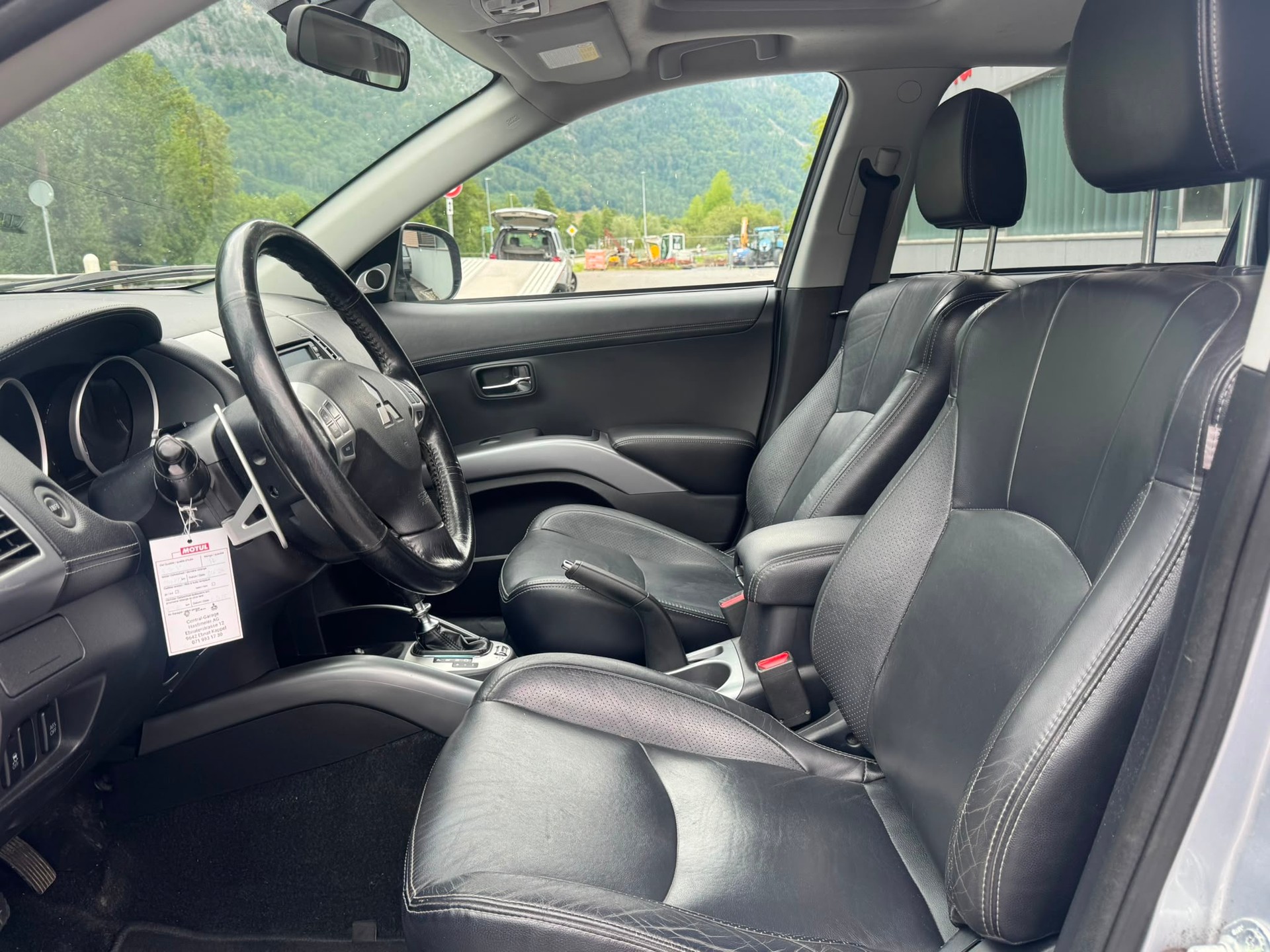 MITSUBISHI Outlander 2.2 DID Navigator 4WD TC-SST-image-10