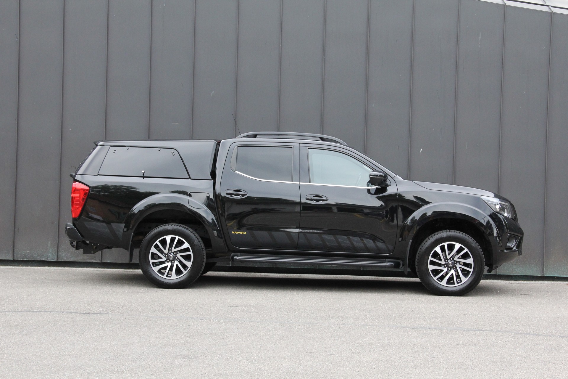 NISSAN Navara Double Cab N-Guard 2.3 dCi 4WD Automatic **ANHÄNGERKUPPLUNG-3500Kg** 360°KAMERA **HARDTOP** SCHIEBEDACH-image-6