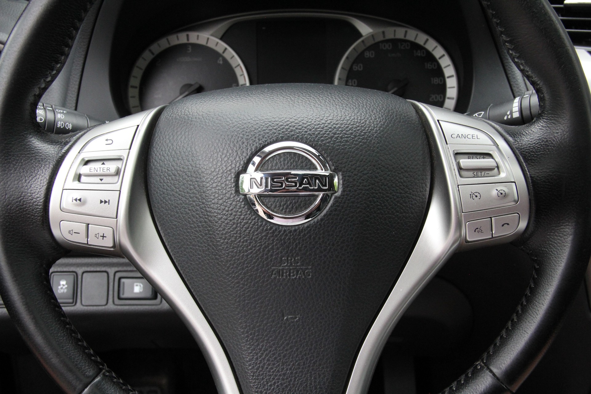 NISSAN Navara Double Cab N-Guard 2.3 dCi 4WD Automatic **ANHÄNGERKUPPLUNG-3500Kg** 360°KAMERA **HARDTOP** SCHIEBEDACH-image-11