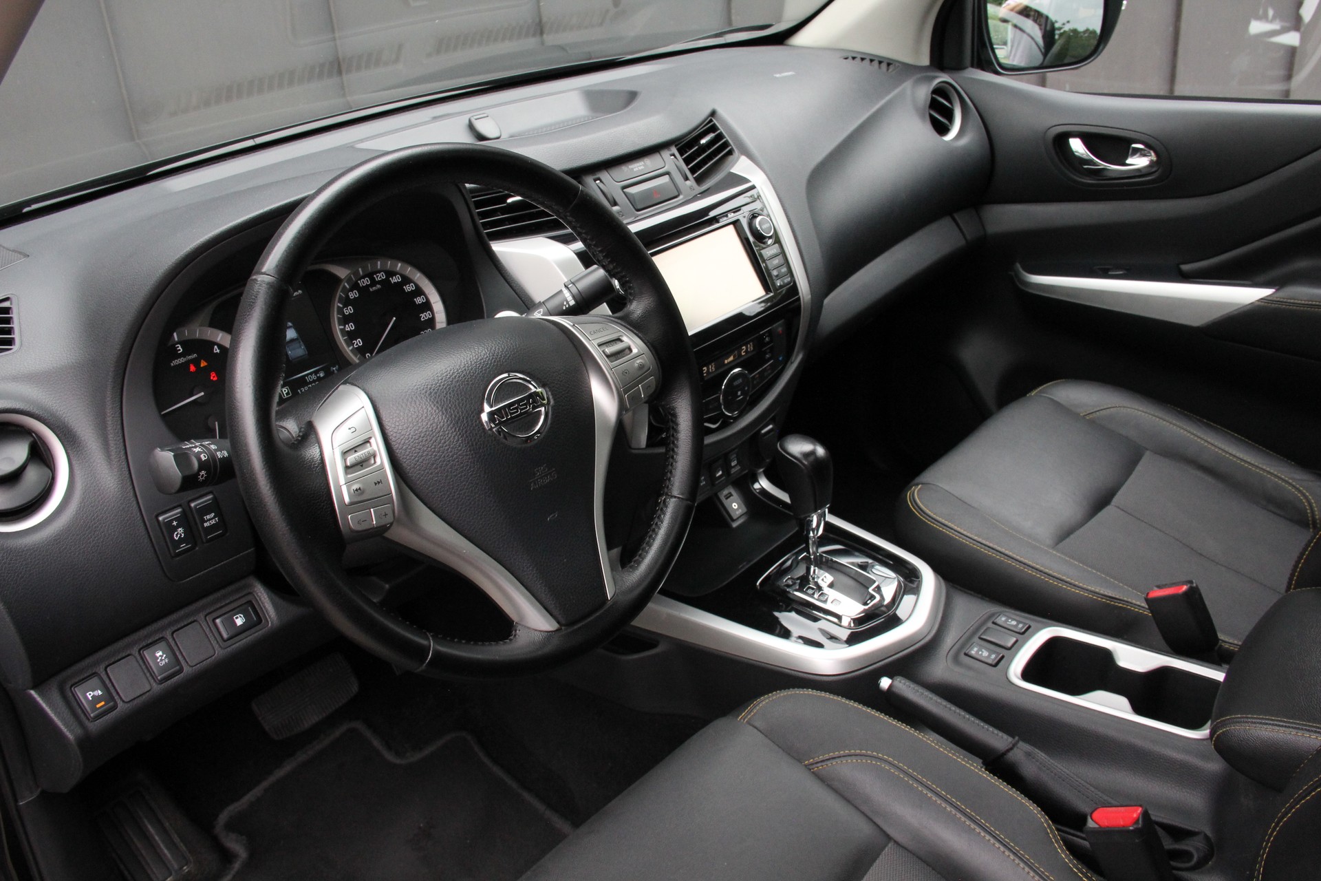 NISSAN Navara Double Cab N-Guard 2.3 dCi 4WD Automatic **ANHÄNGERKUPPLUNG-3500Kg** 360°KAMERA **HARDTOP** SCHIEBEDACH-image-8