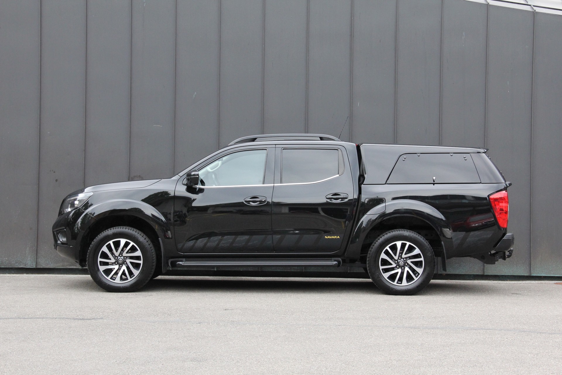 NISSAN Navara Double Cab N-Guard 2.3 dCi 4WD Automatic **ANHÄNGERKUPPLUNG-3500Kg** 360°KAMERA **HARDTOP** SCHIEBEDACH-image-5