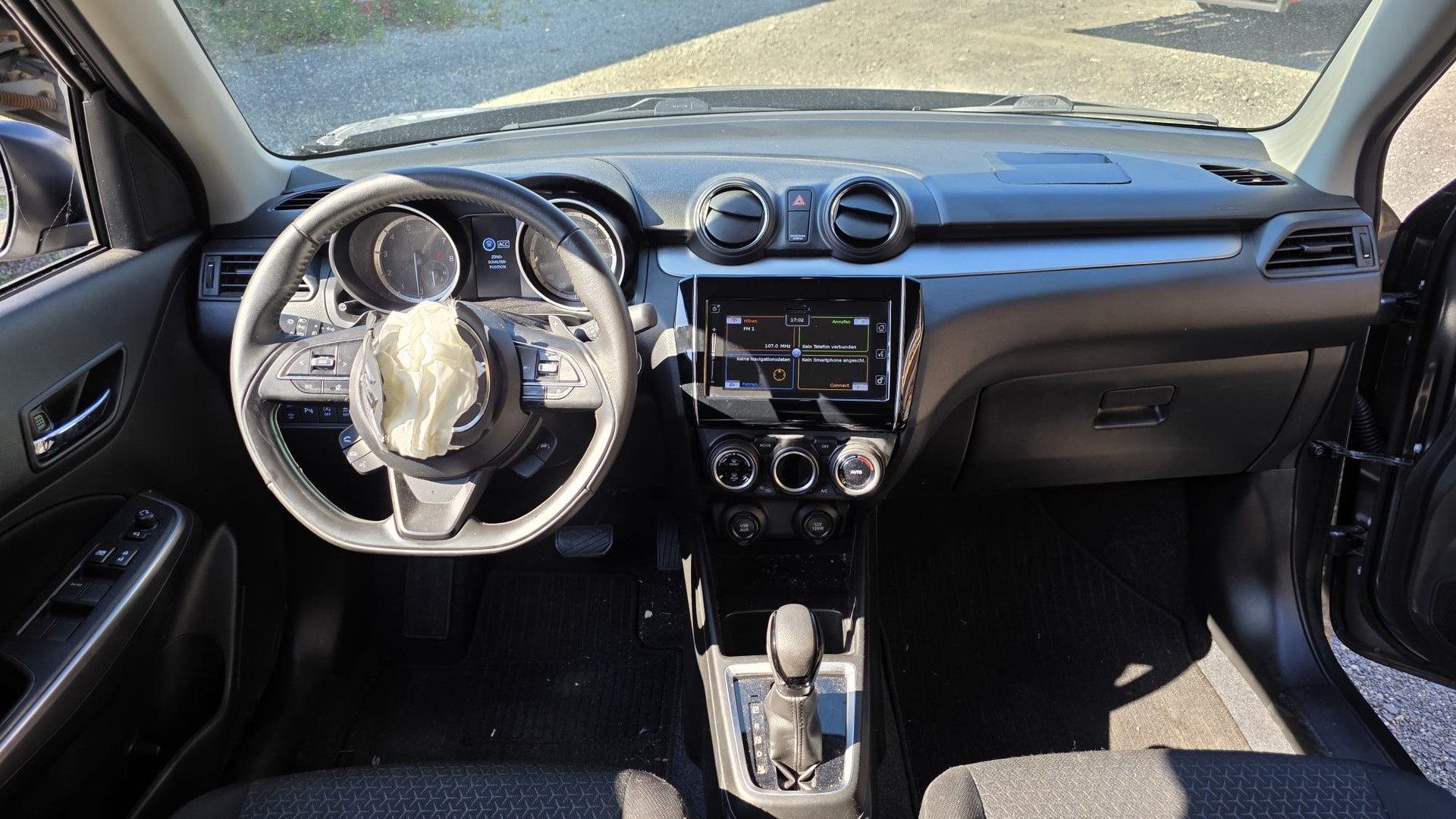 SUZUKI Swift 1.2 Compact Top Hybrid CVT-image-10